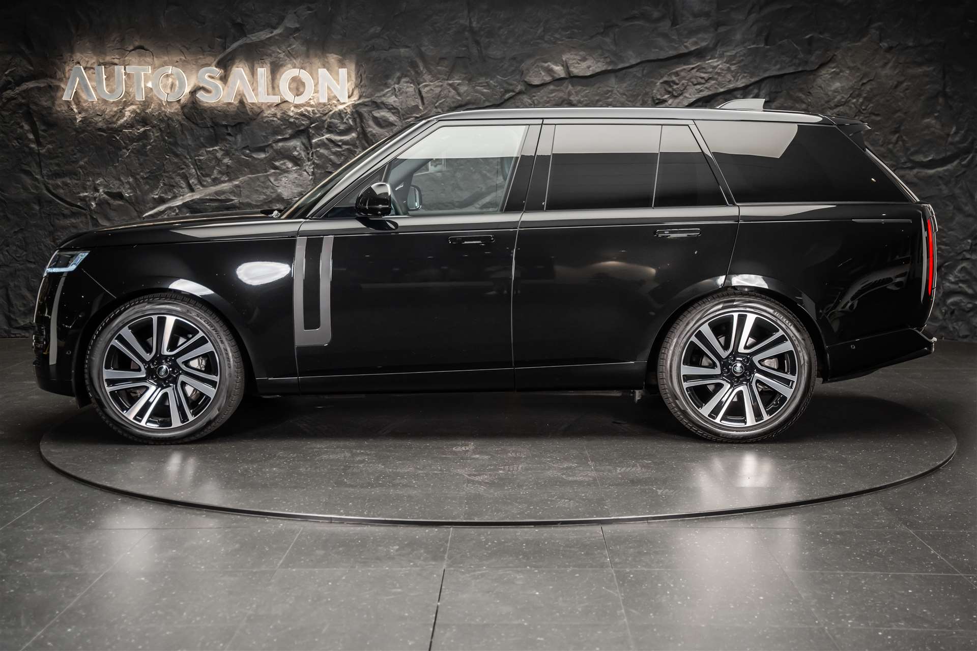 LAND ROVER Range Rover D300 3.0D I6 MHEV SE Automatic *CH-AUTO*-showroom-element-1