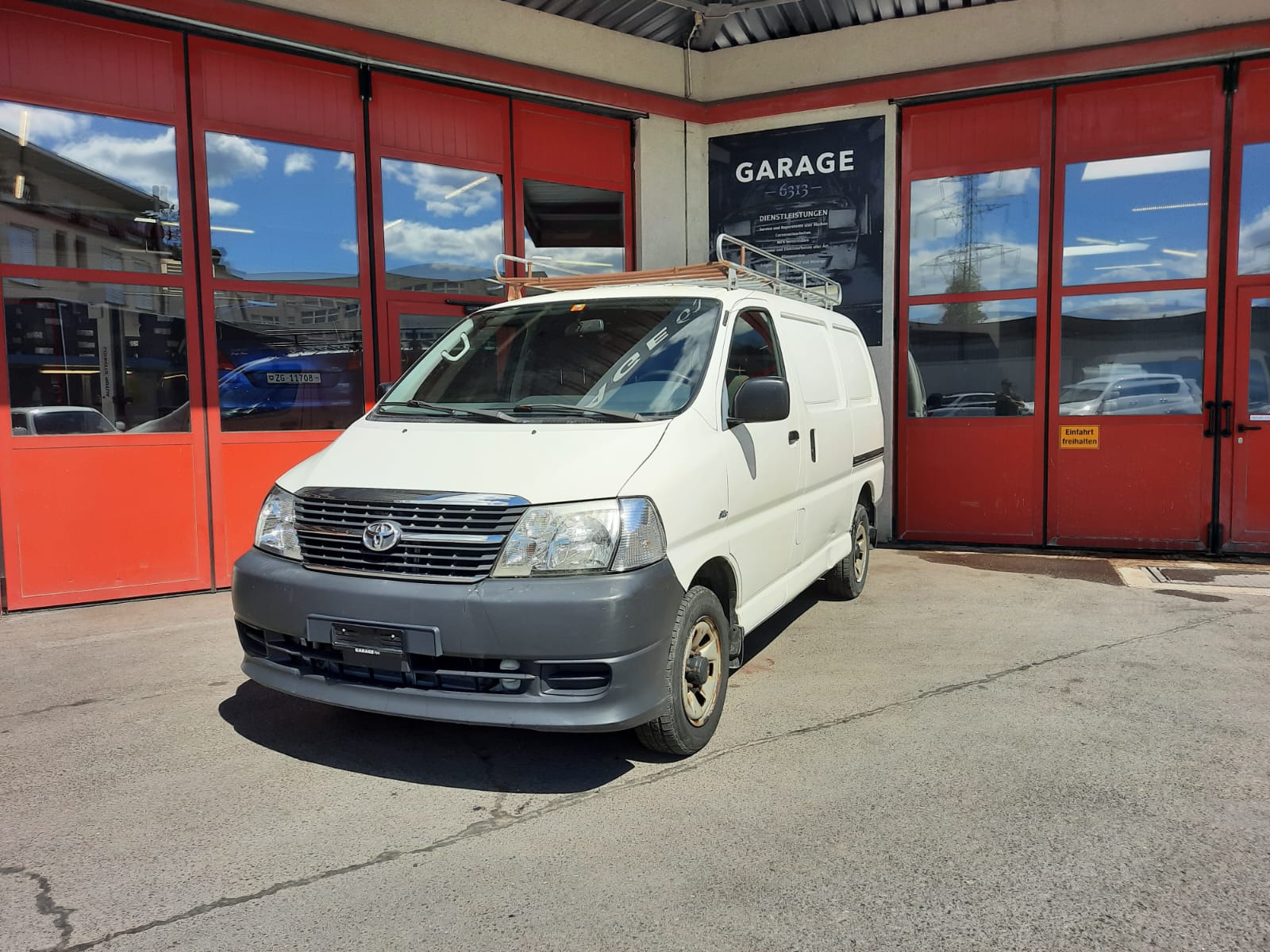 TOYOTA Hiace D-4D Van 4WD SWB