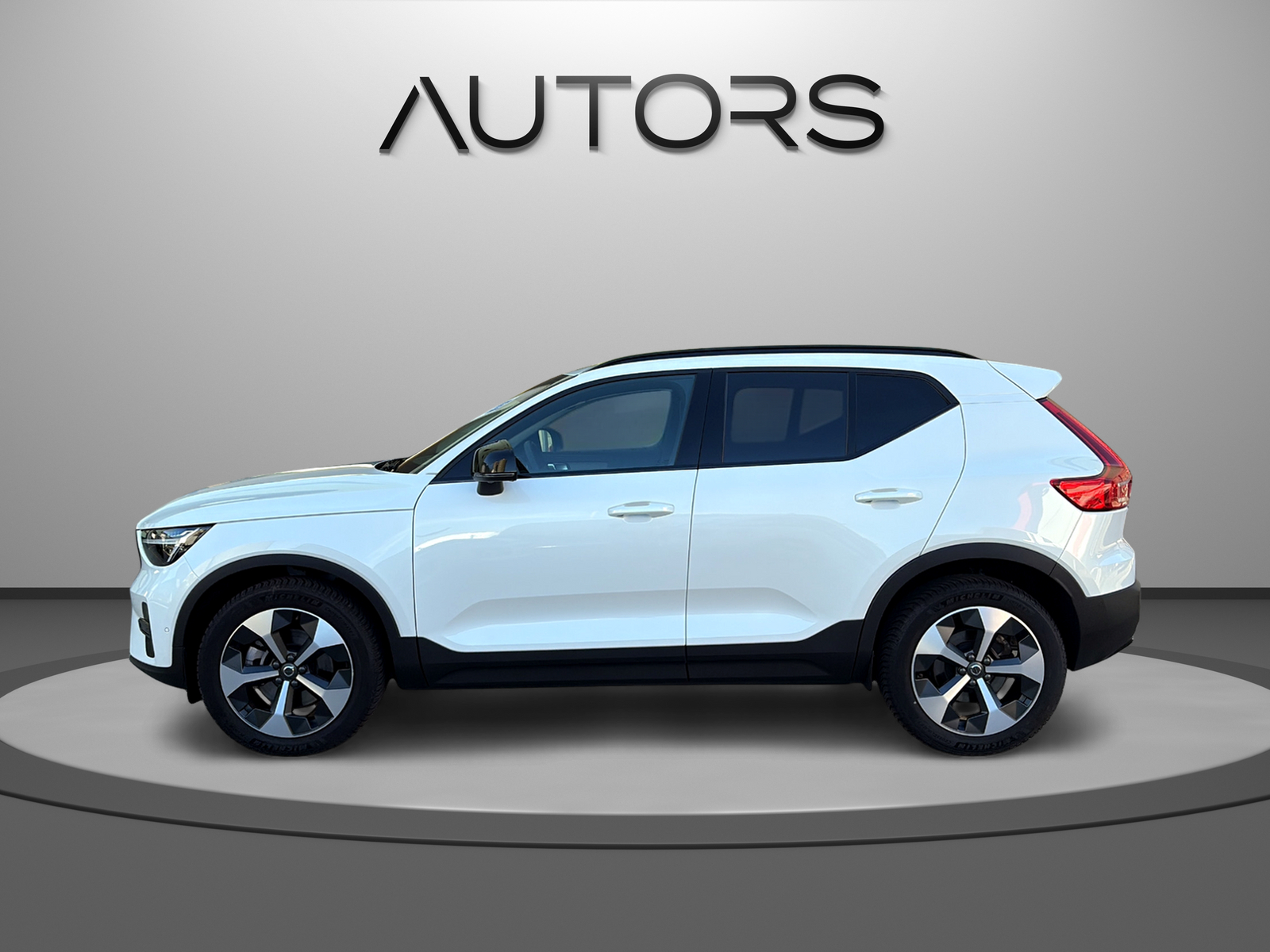 VOLVO XC40 B4 Benzin Mild Hybrid Plus Dark DCT-showroom-element-3