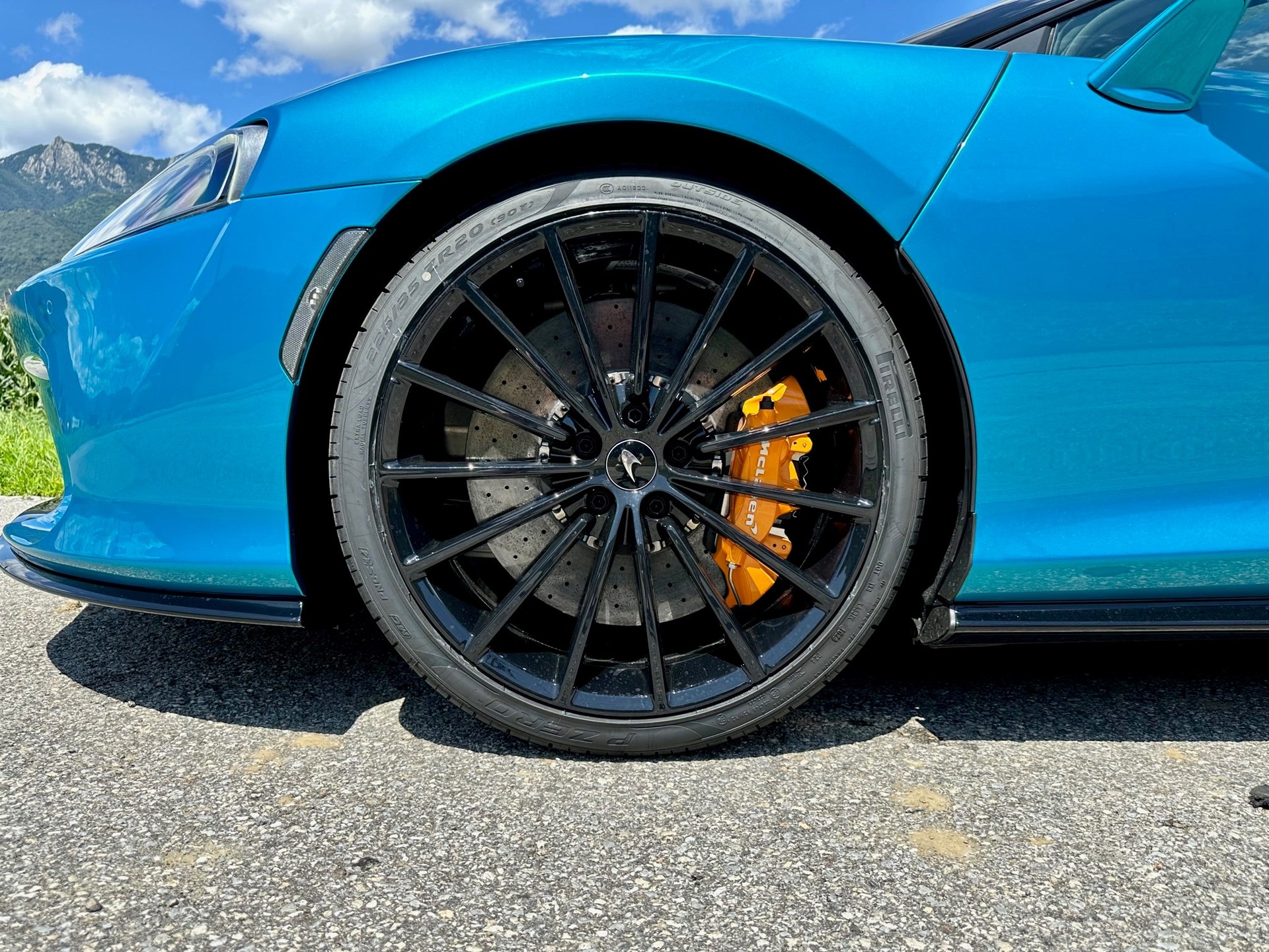 McLAREN GT-image-3