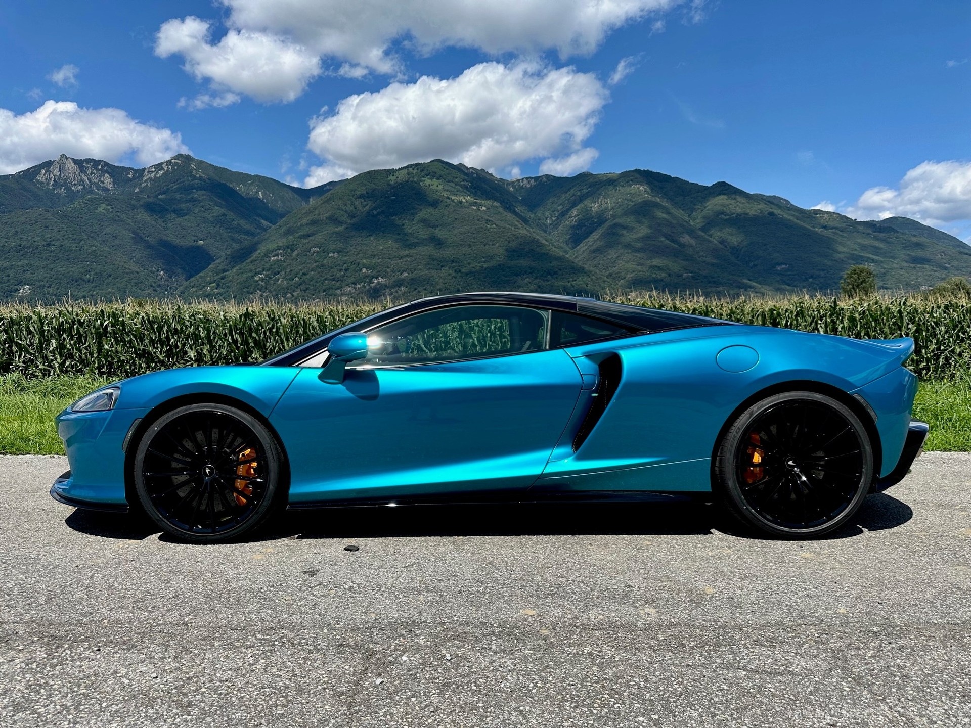 McLAREN GT-image-1