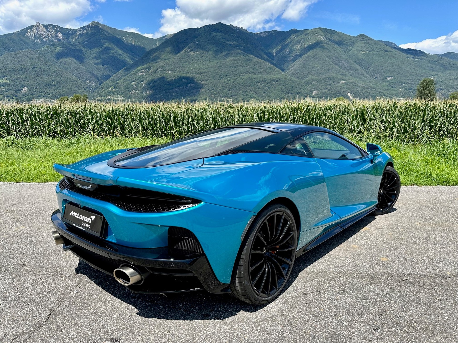 McLAREN GT-image-2