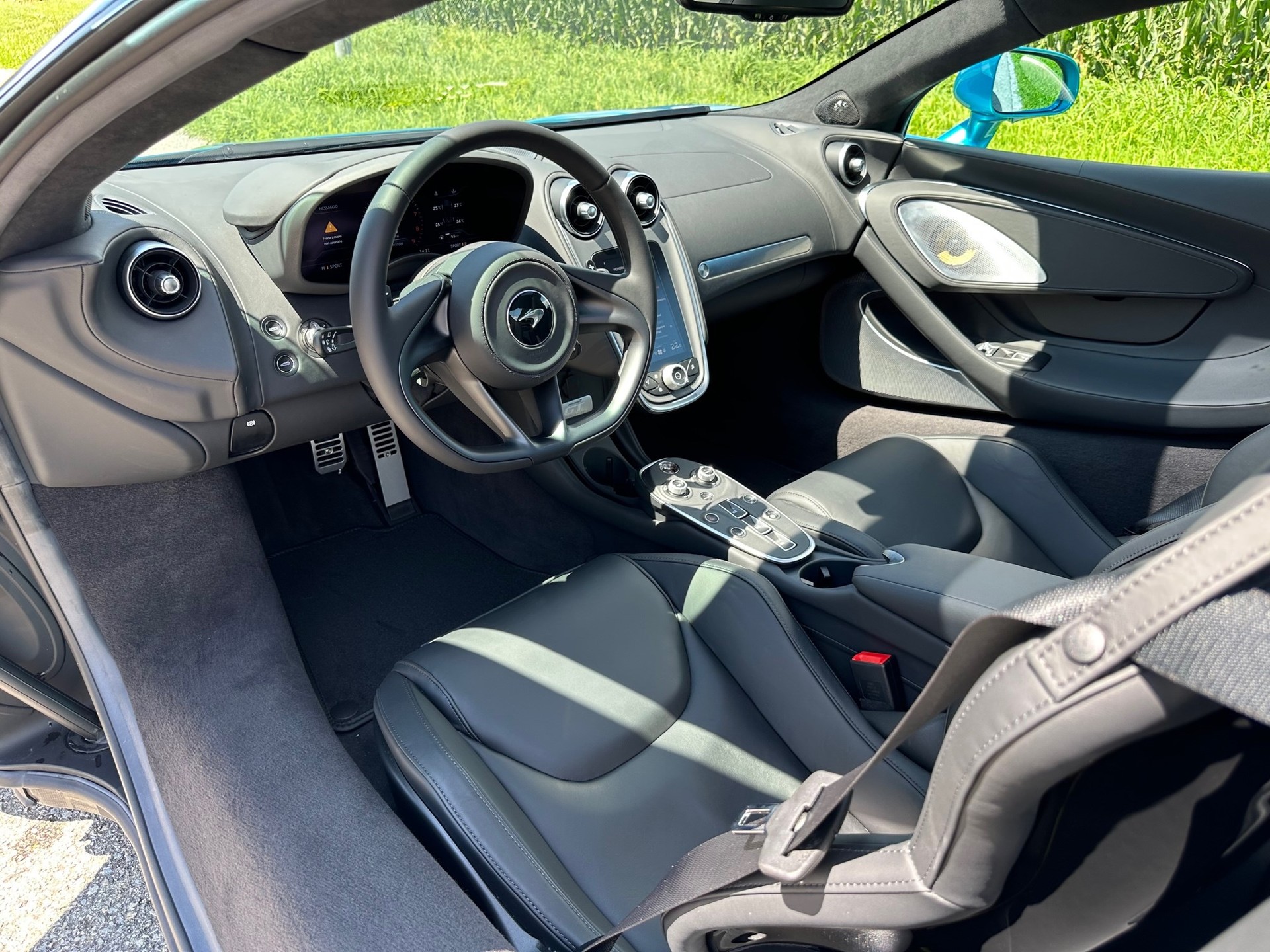 McLAREN GT-image-6