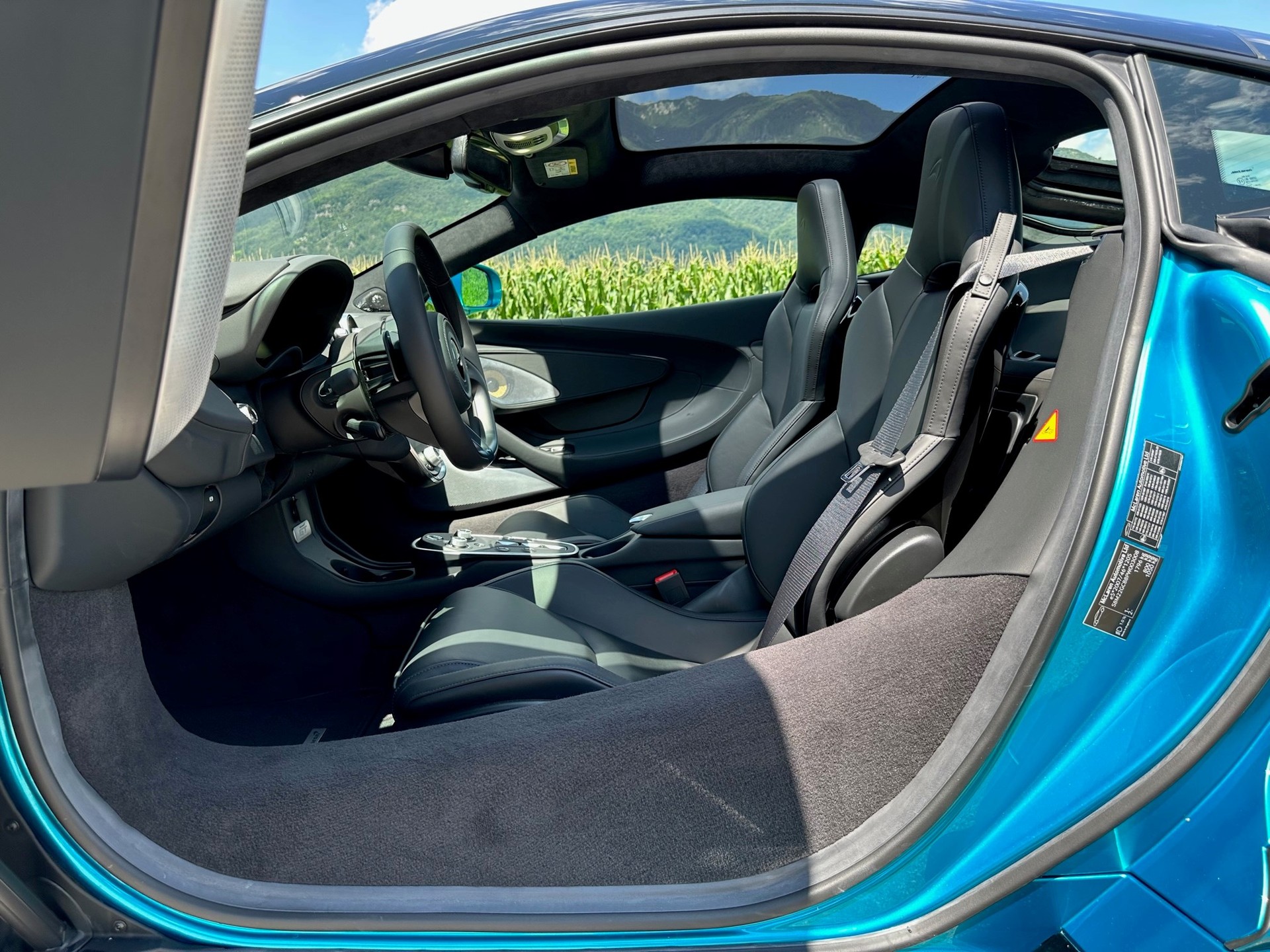 McLAREN GT-image-5