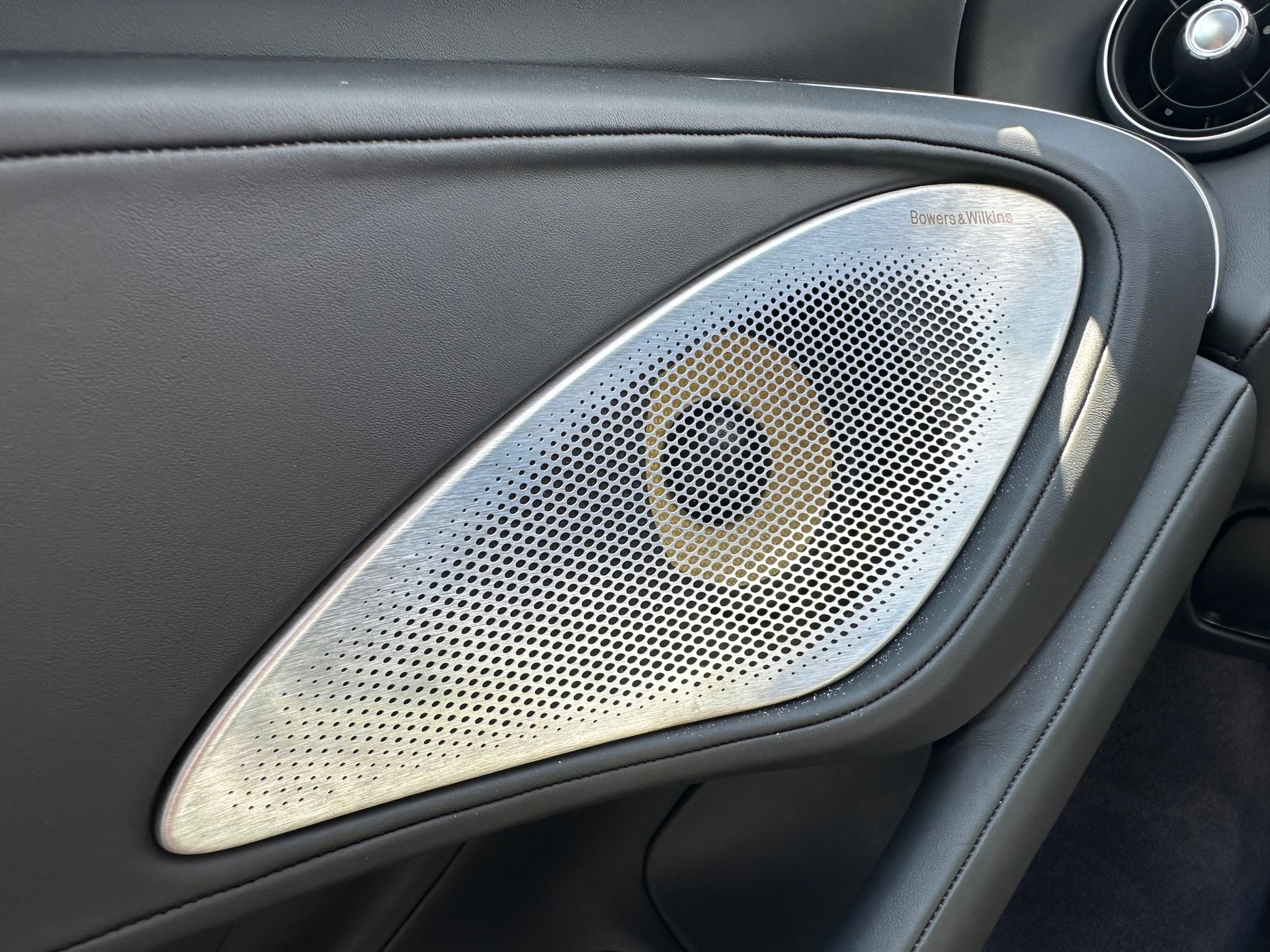 McLAREN GT-image-10