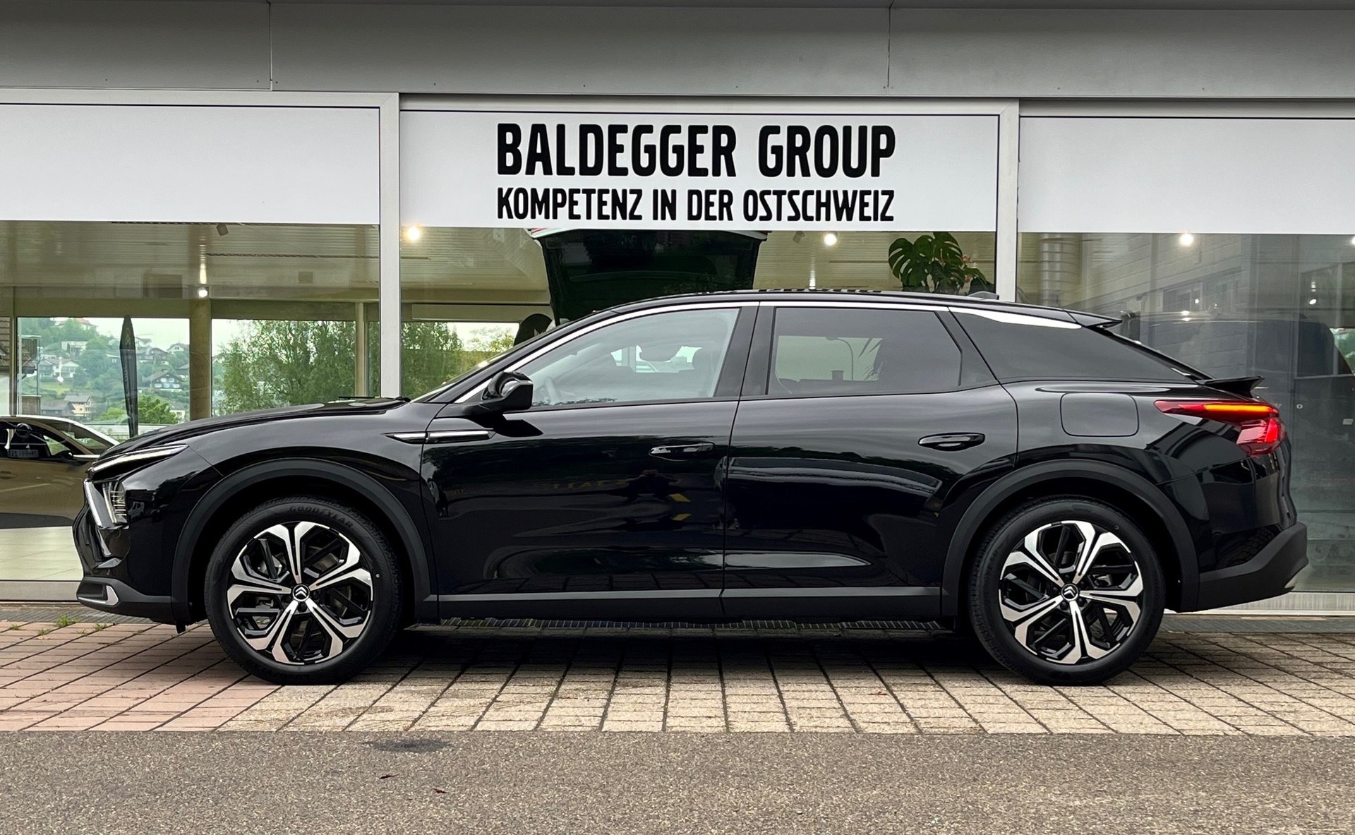 CITROEN C5 X 1.6 PHEV Shine-image-1