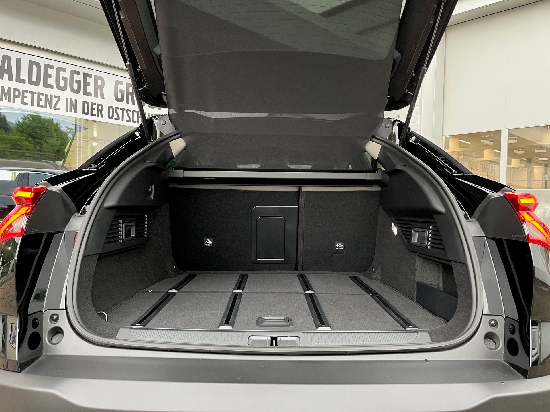 CITROEN C5 X 1.6 PHEV Shine-image-10