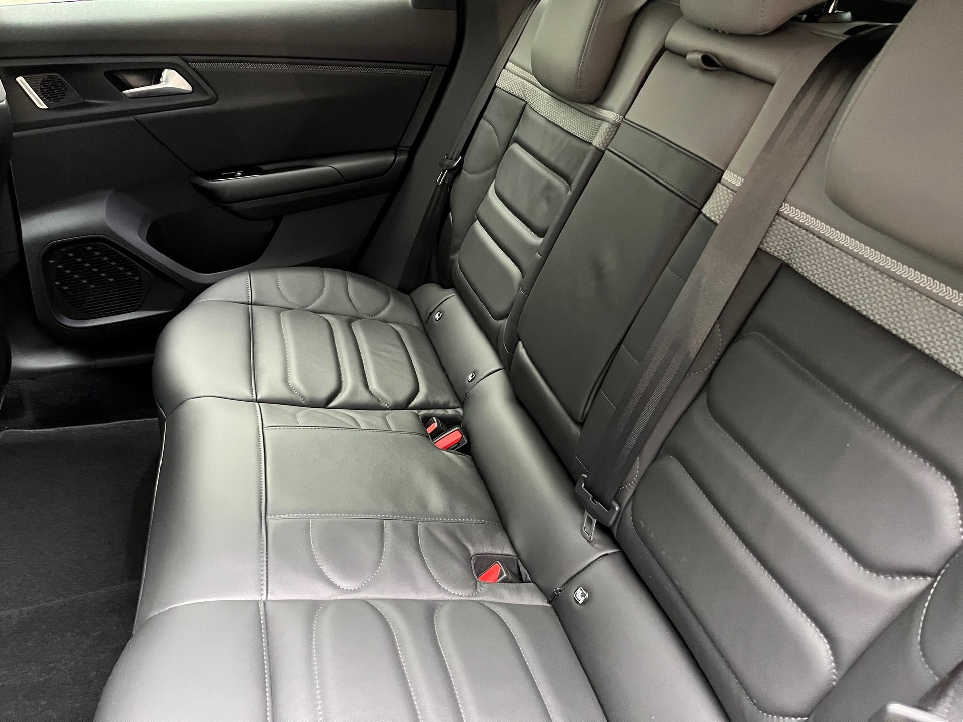 CITROEN C5 X 1.6 PHEV Shine-image-5