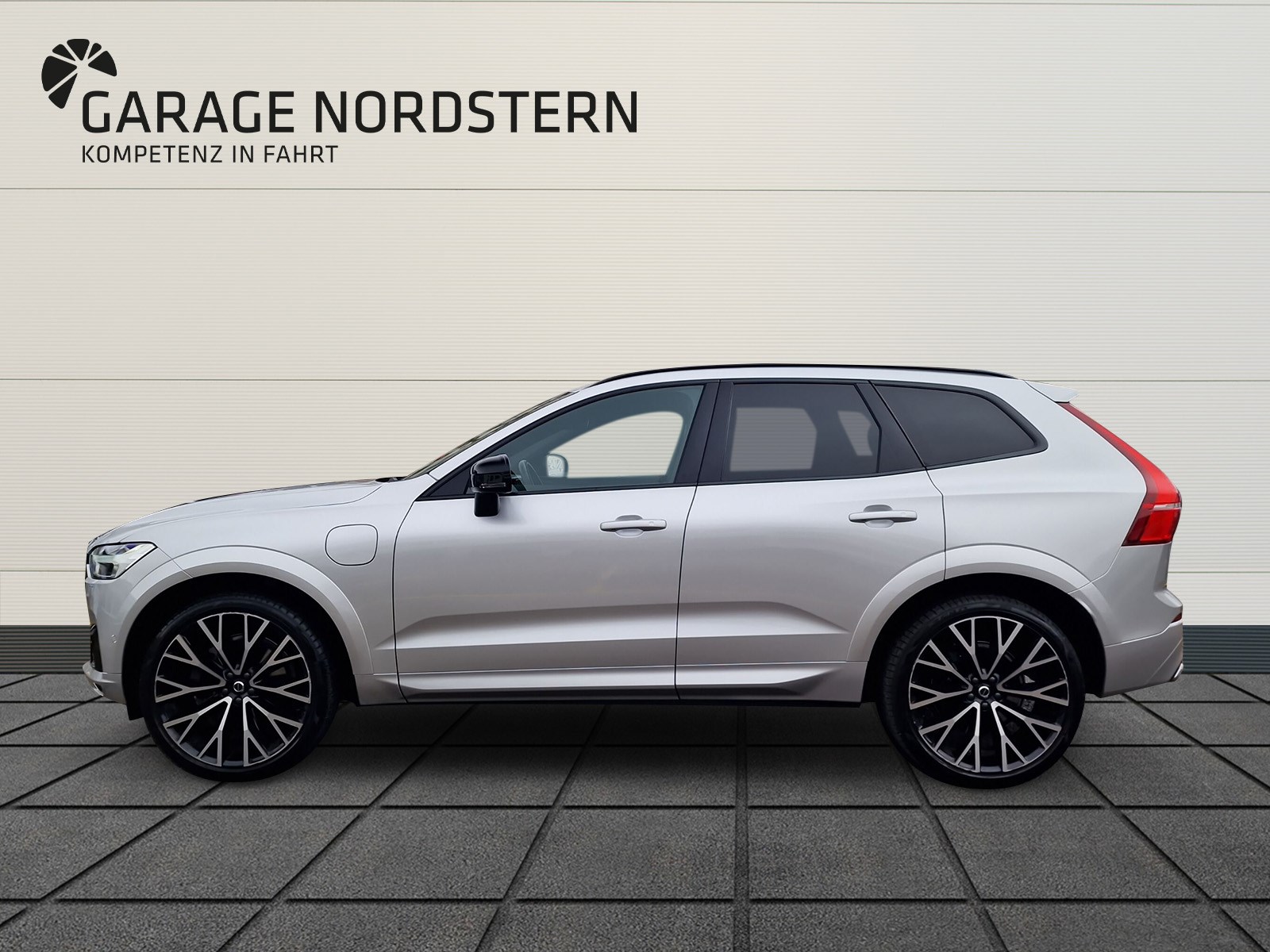 VOLVO XC60 2.0 T6 TE R-Design AWD-showroom-element-1