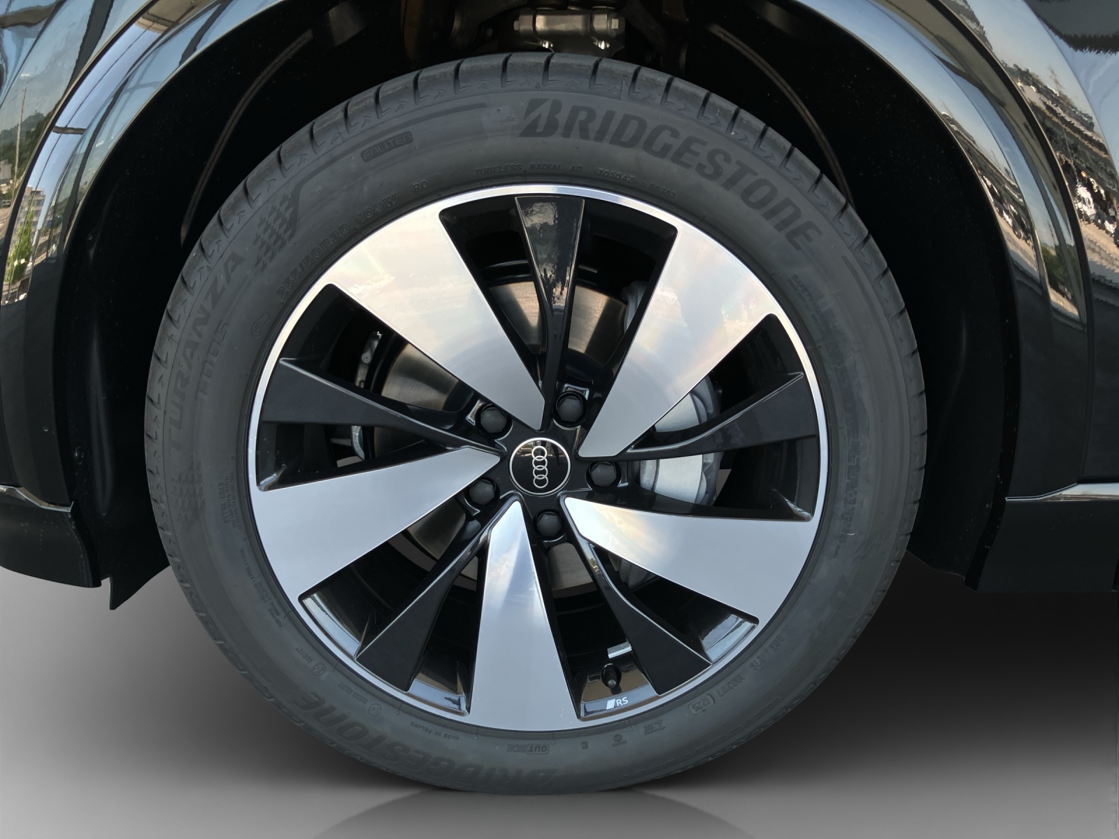AUDI Q6 Sportback e-tron quattro-image-15