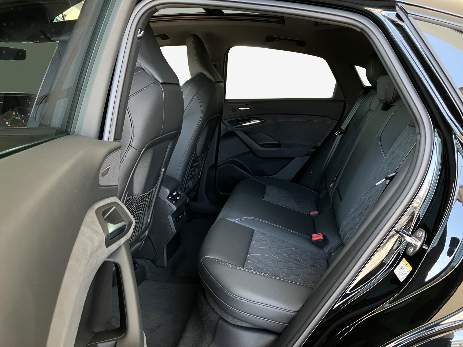 AUDI Q6 Sportback e-tron quattro-image-11