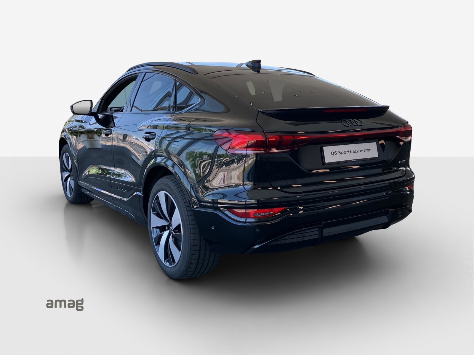 AUDI Q6 Sportback e-tron quattro-image-2