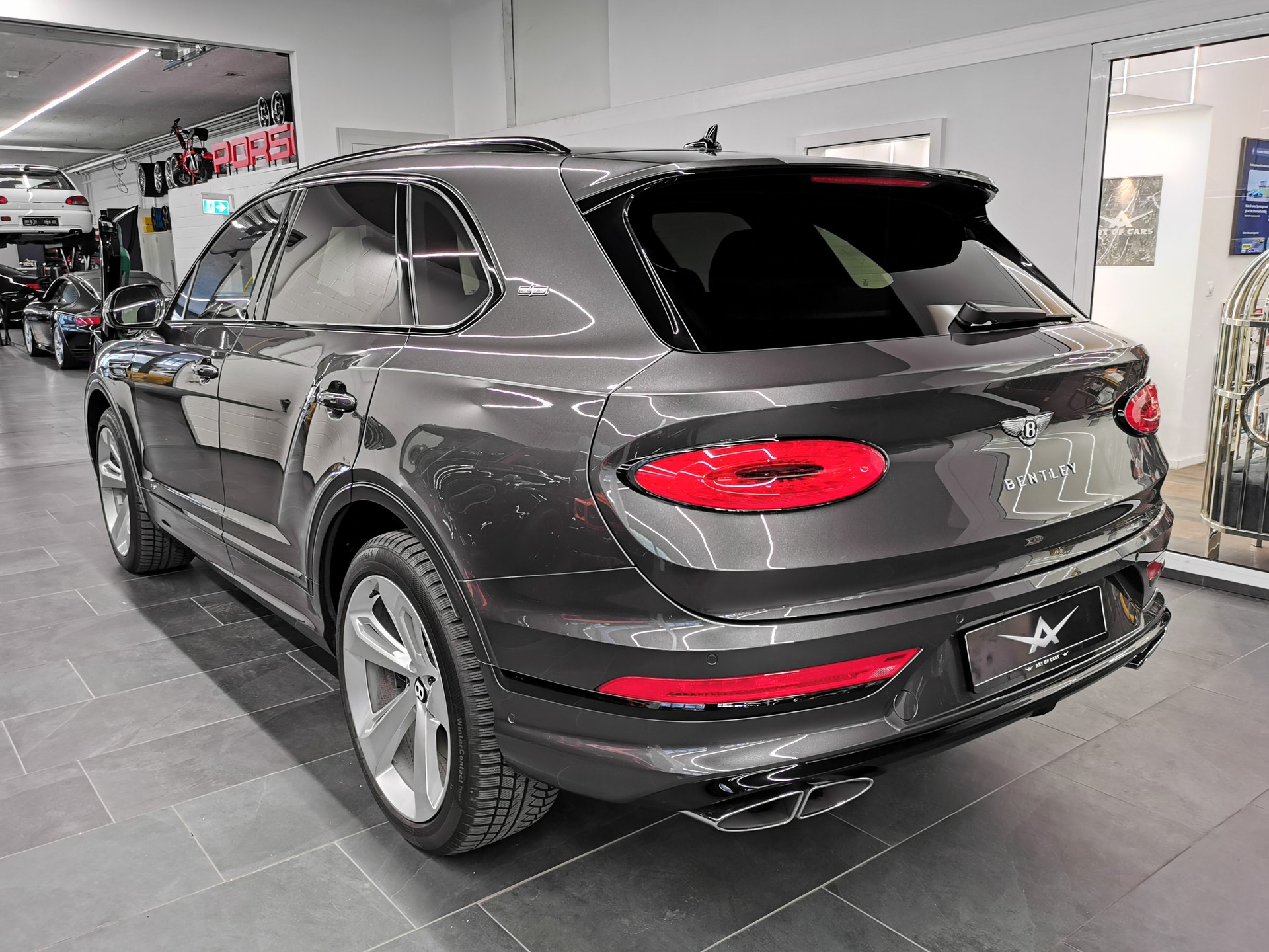 BENTLEY Bentayga V8 FIRST EDITION TRAUM AUSSTATTUNG ALLES SPEZIAL MULLINER 1. HD. SCHMOHL AUSLIEFERUNG-image-5