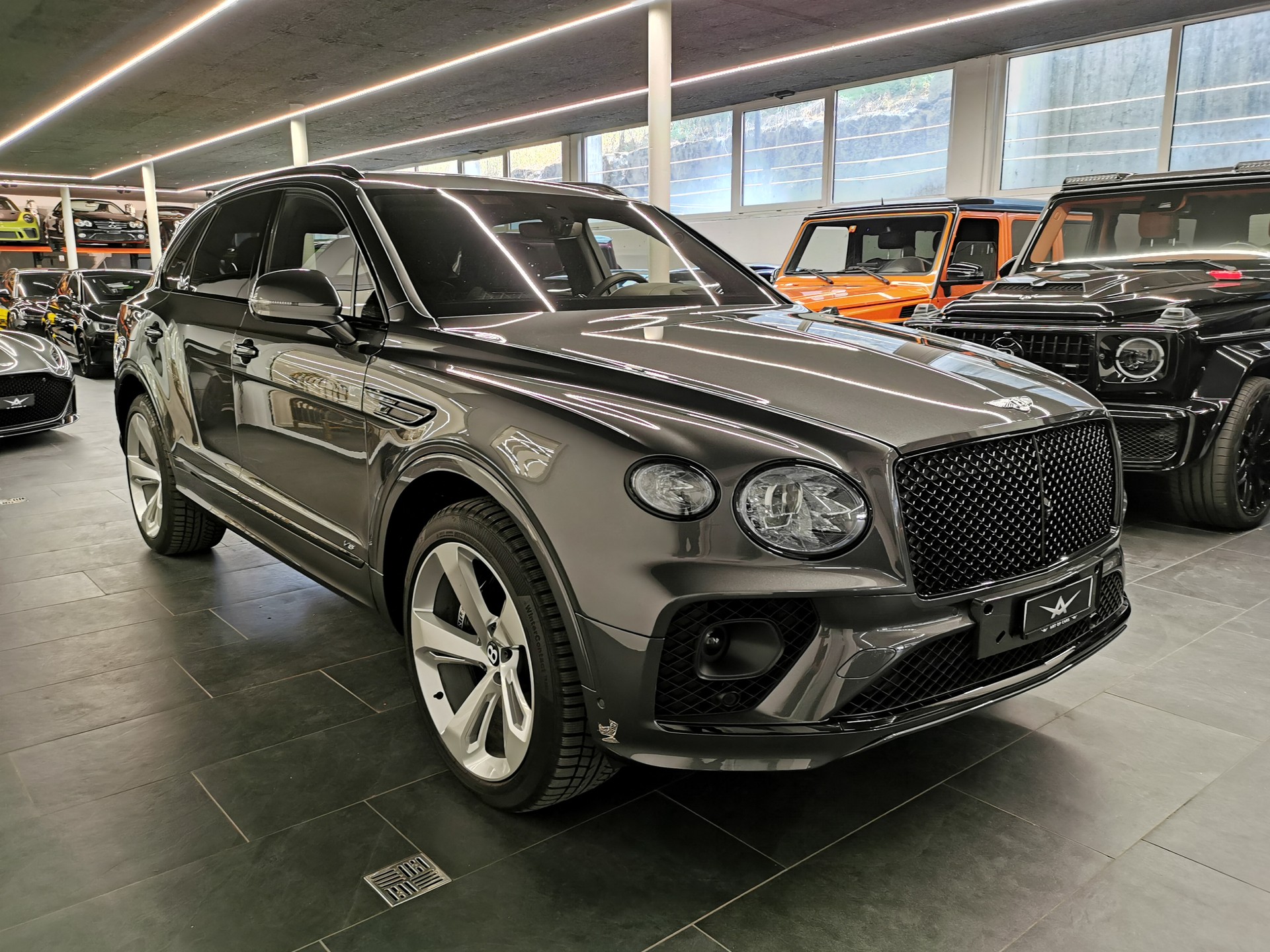 BENTLEY Bentayga V8 FIRST EDITION TRAUM AUSSTATTUNG ALLES SPEZIAL MULLINER 1. HD. SCHMOHL AUSLIEFERUNG-image-1