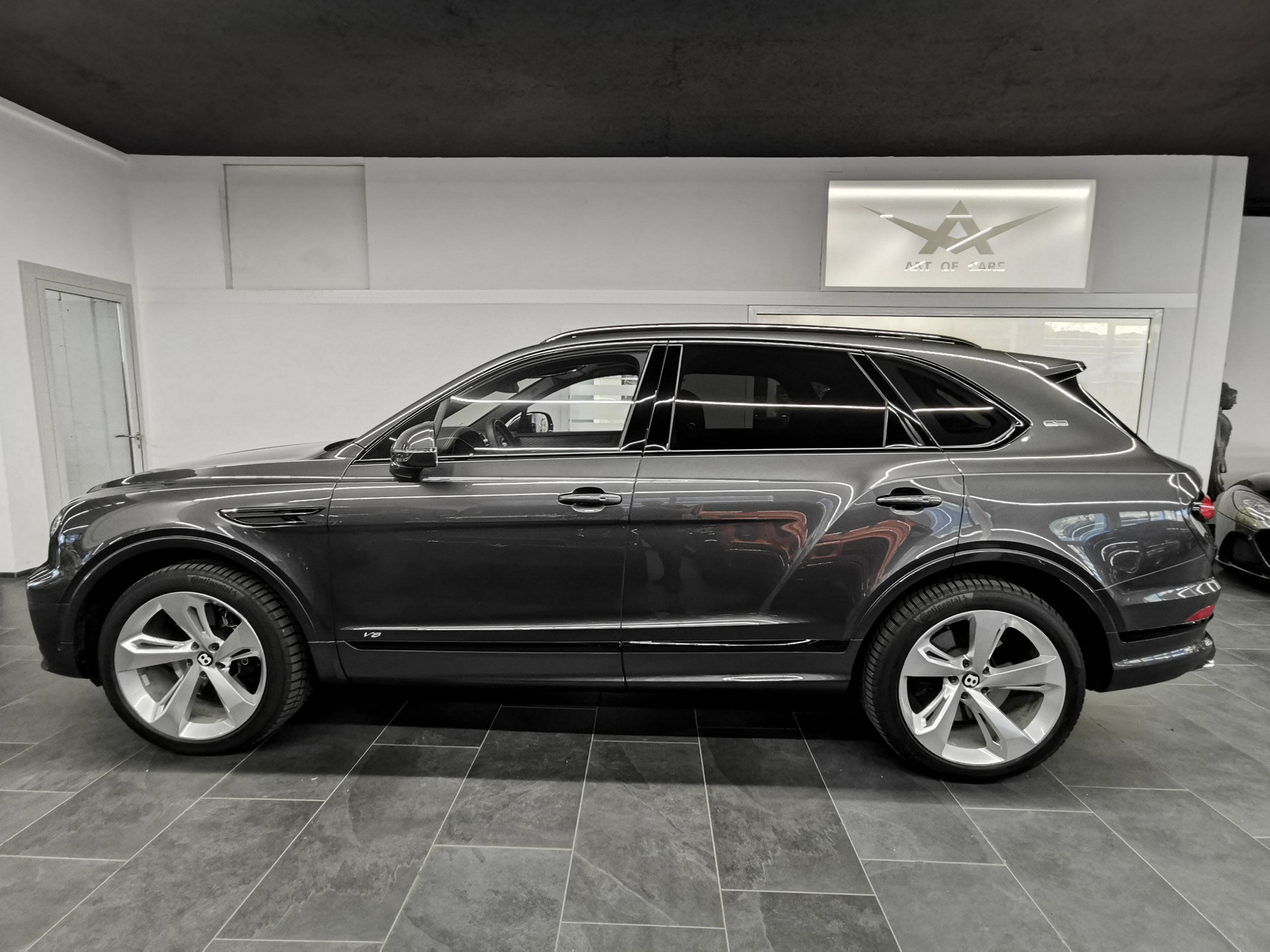 BENTLEY Bentayga V8 FIRST EDITION TRAUM AUSSTATTUNG ALLES SPEZIAL MULLINER 1. HD. SCHMOHL AUSLIEFERUNG-image-4