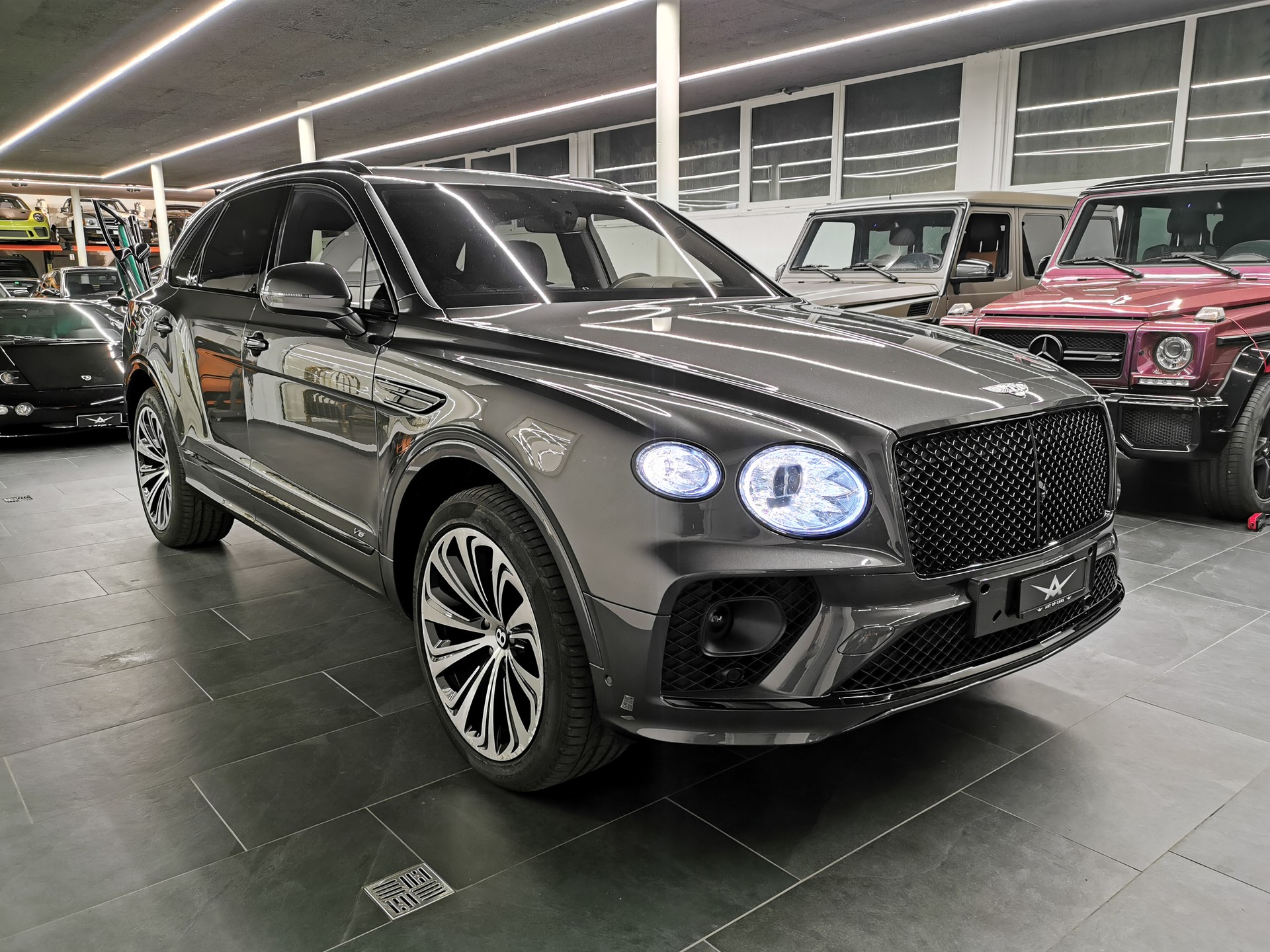 BENTLEY Bentayga V8 FIRST EDITION TRAUM AUSSTATTUNG ALLES SPEZIAL MULLINER 1. HD. SCHMOHL AUSLIEFERUNG