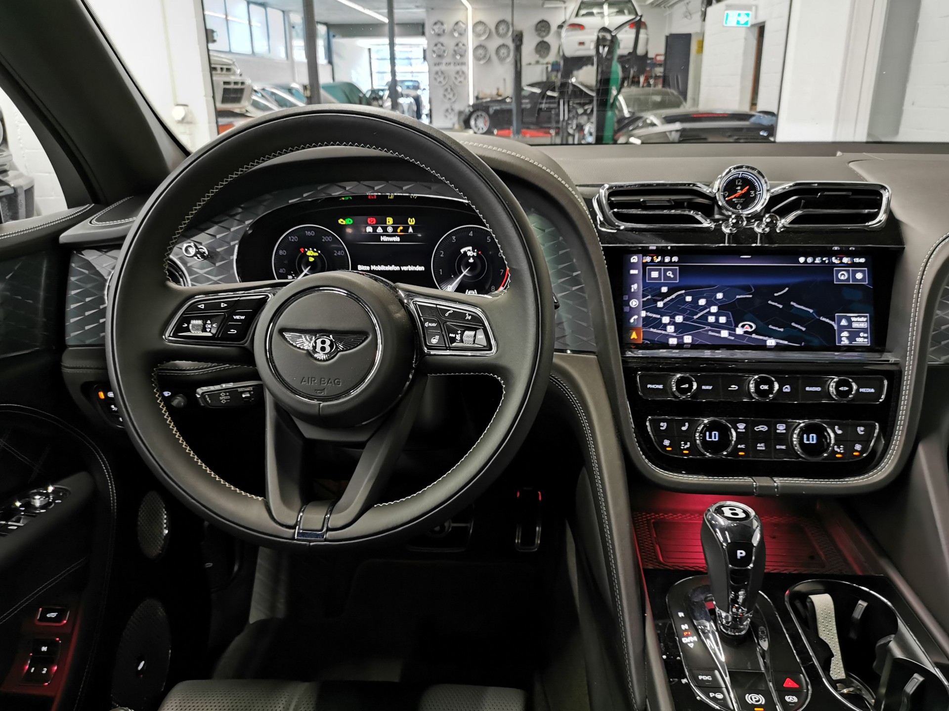 BENTLEY Bentayga V8 FIRST EDITION TRAUM AUSSTATTUNG ALLES SPEZIAL MULLINER 1. HD. SCHMOHL AUSLIEFERUNG-image-9