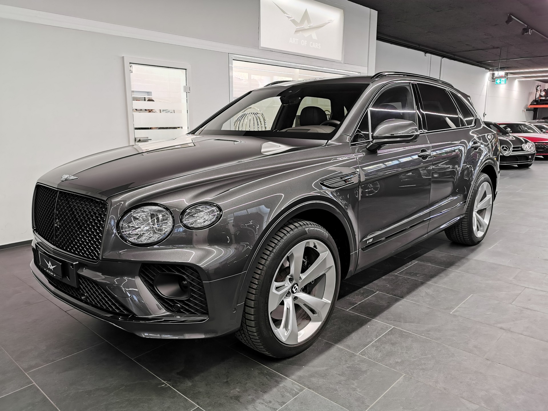 BENTLEY Bentayga V8 FIRST EDITION TRAUM AUSSTATTUNG ALLES SPEZIAL MULLINER 1. HD. SCHMOHL AUSLIEFERUNG-image-3