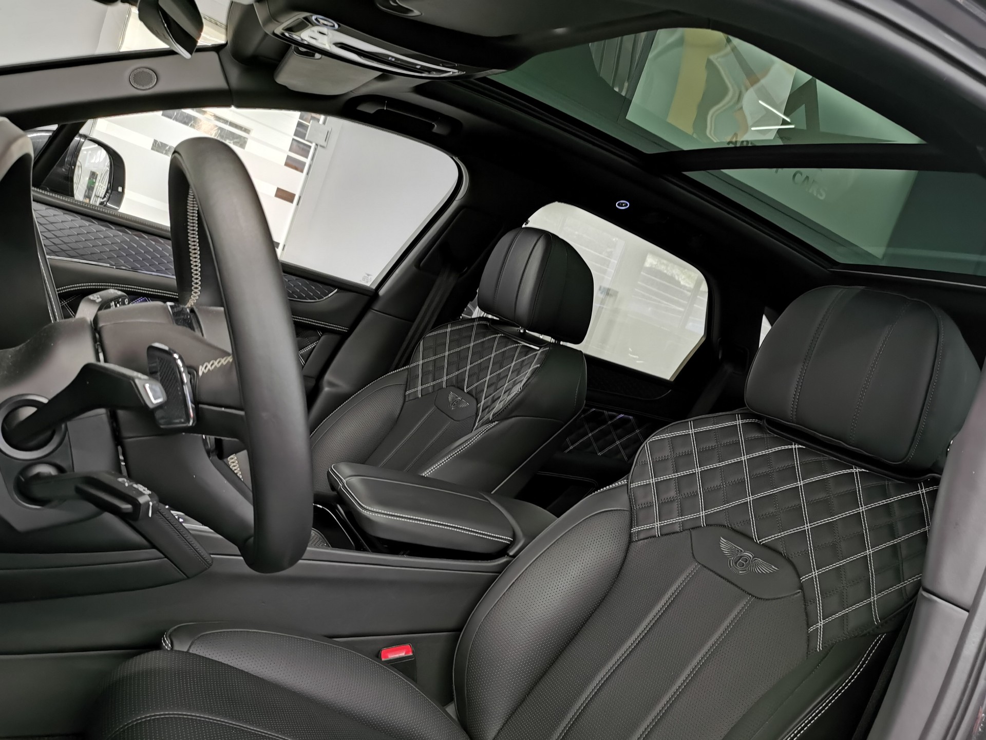 BENTLEY Bentayga V8 FIRST EDITION TRAUM AUSSTATTUNG ALLES SPEZIAL MULLINER 1. HD. SCHMOHL AUSLIEFERUNG-image-12
