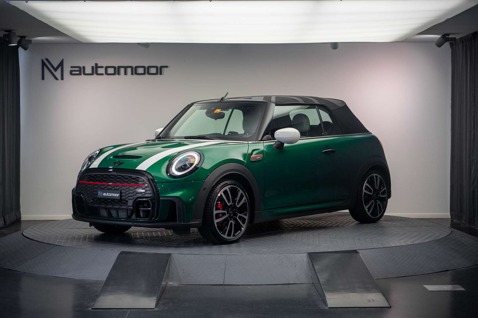 MINI Mini Cooper John Mini Cooper Works Cabriolet *Schaltgetriebe* *British Racing Green* *HuD*-showroom-element-1