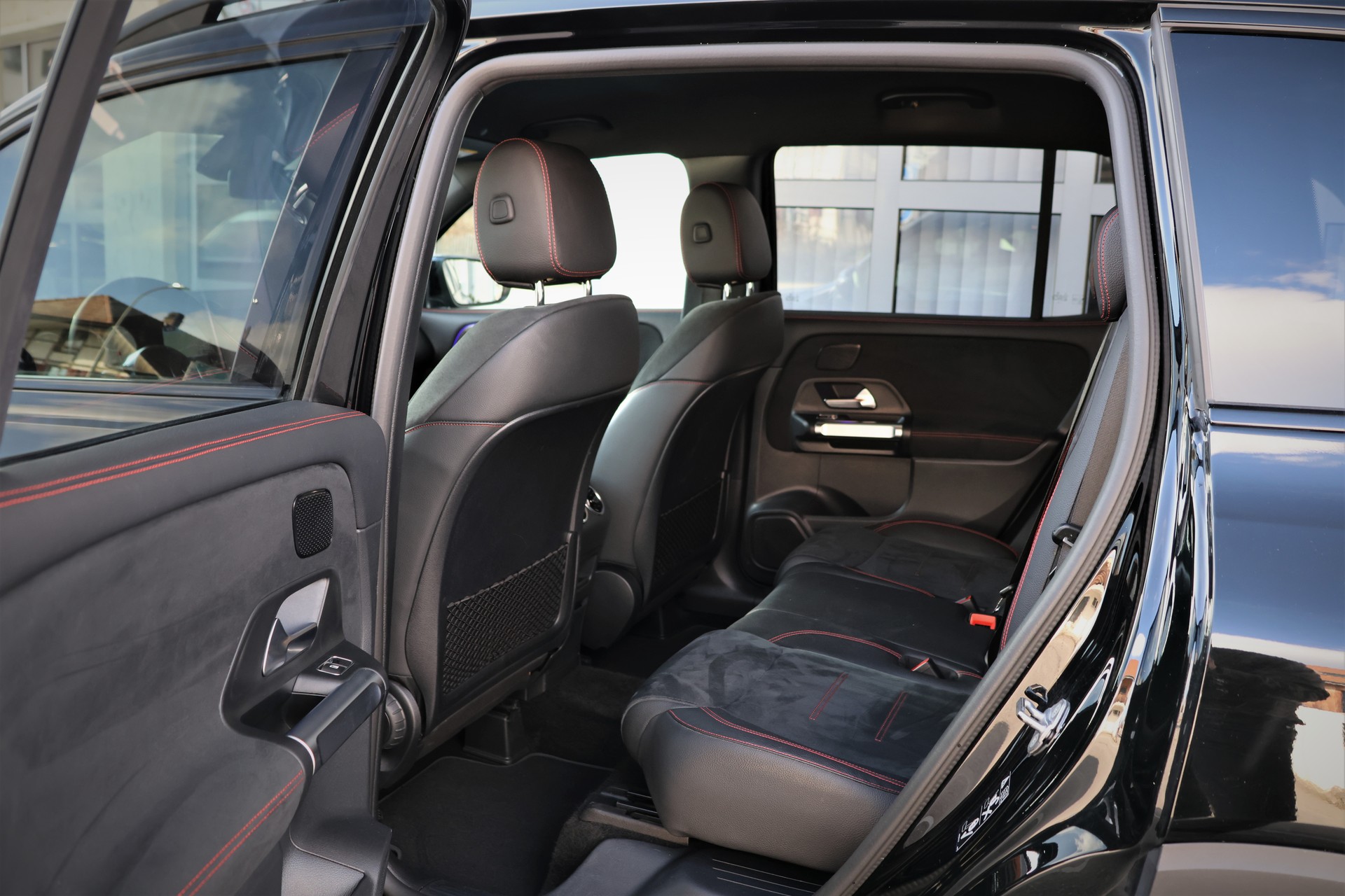 MERCEDES-BENZ GLB 200 4Matic AMG Line 8G-Tronic (CH) MSI+-image-11