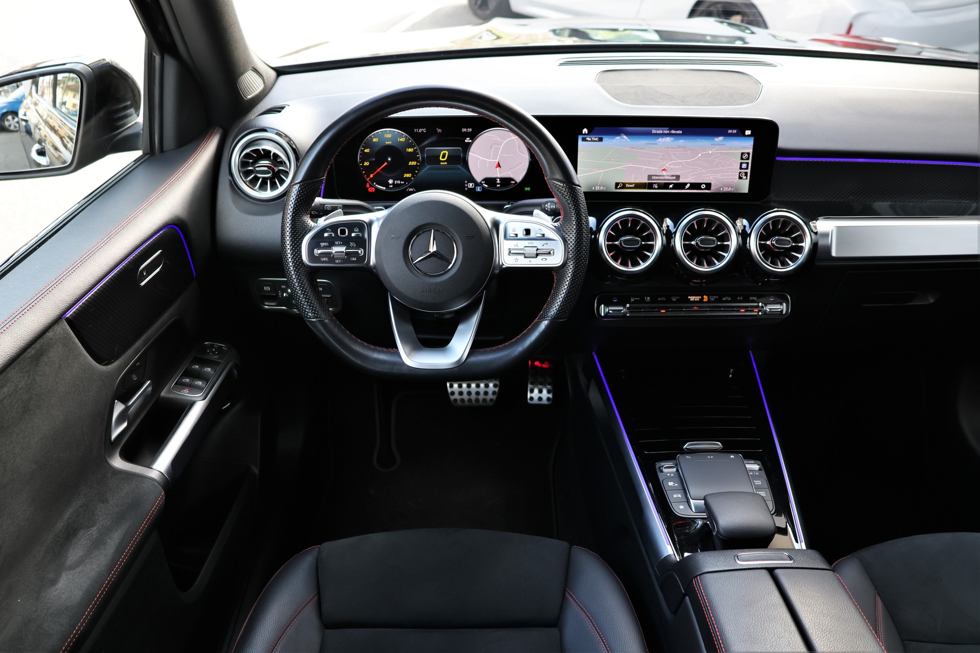 MERCEDES-BENZ GLB 200 4Matic AMG Line 8G-Tronic (CH) MSI+-image-12