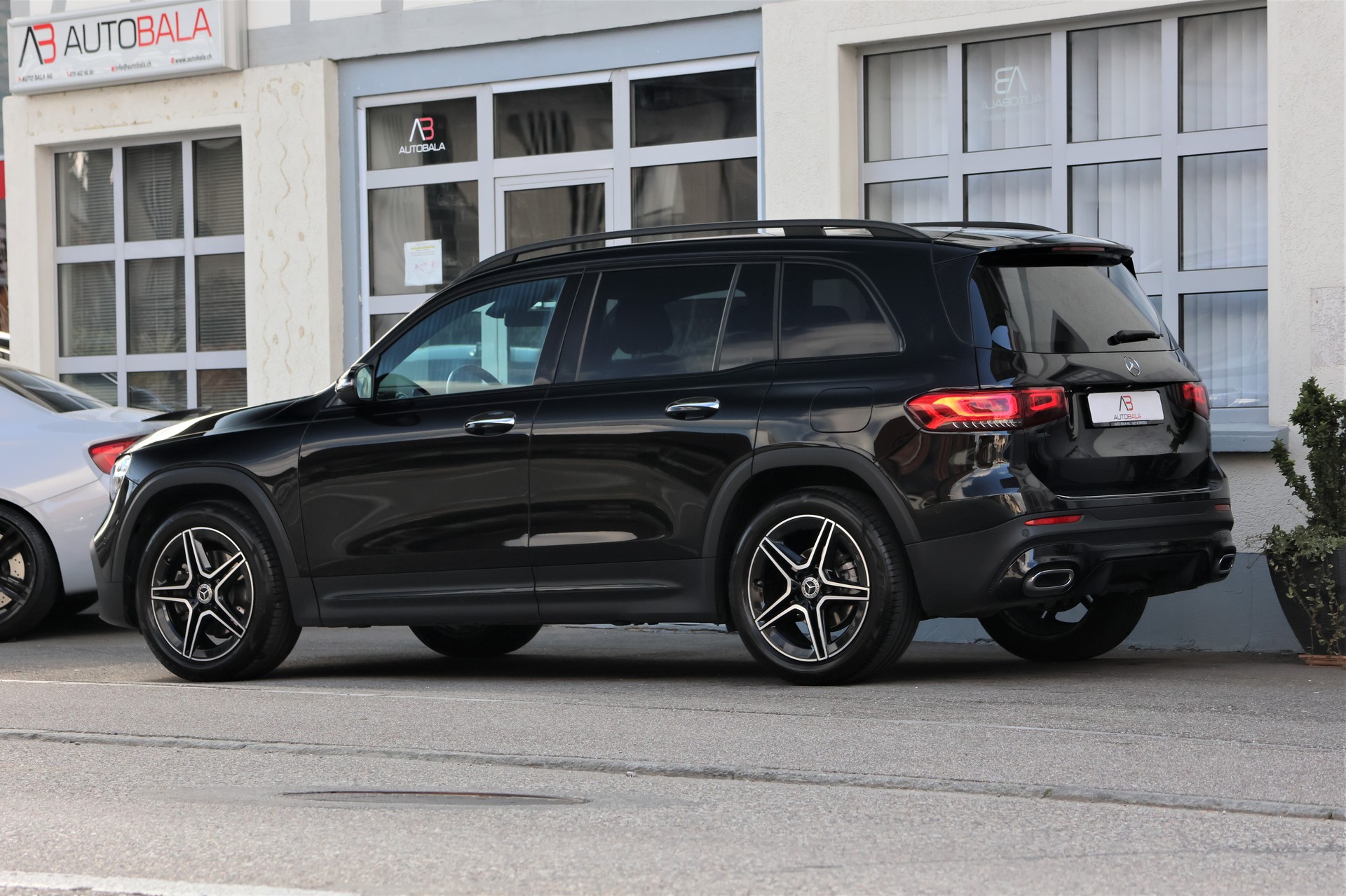 MERCEDES-BENZ GLB 200 4Matic AMG Line 8G-Tronic (CH) MSI+-image-4