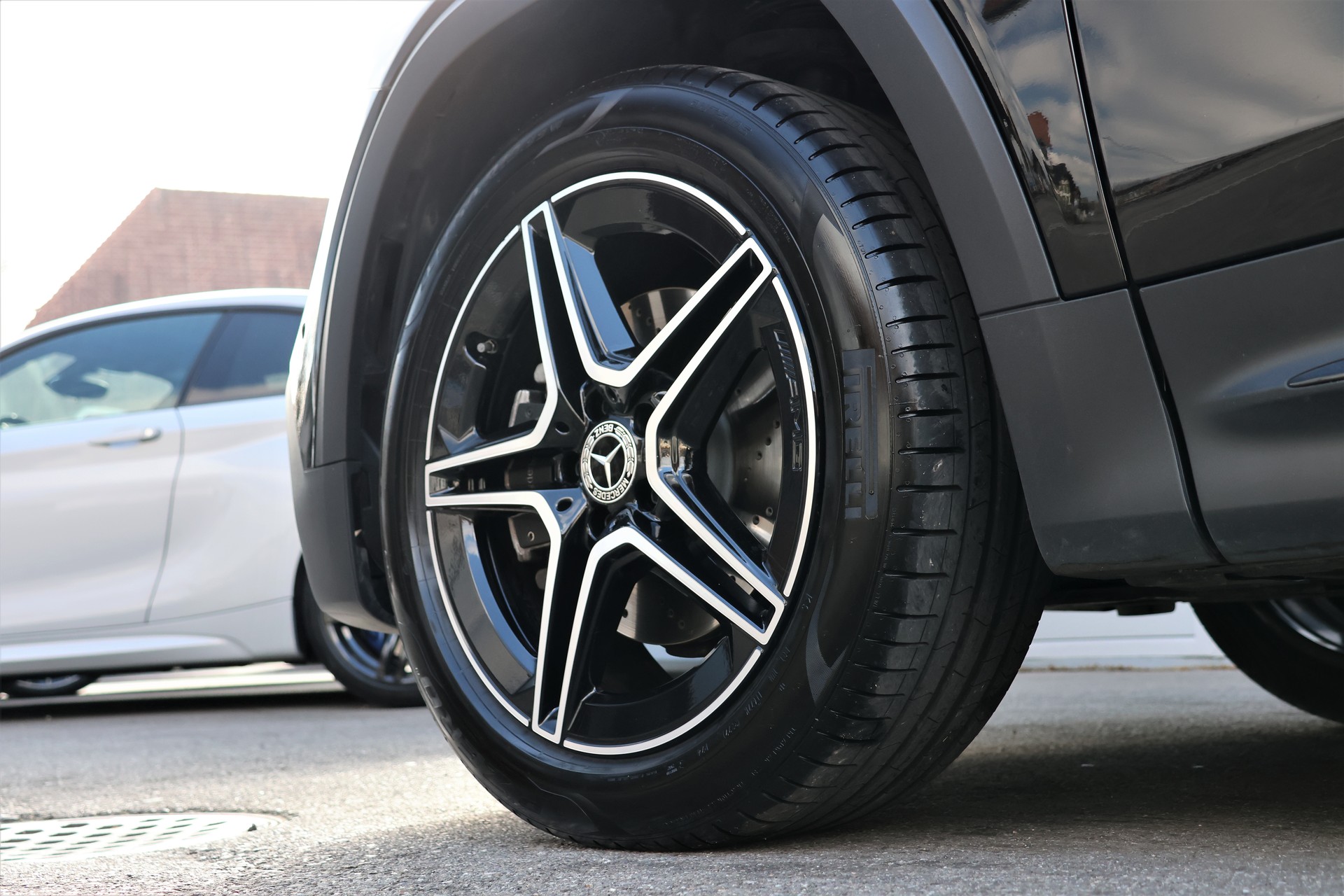 MERCEDES-BENZ GLB 200 4Matic AMG Line 8G-Tronic (CH) MSI+-image-6