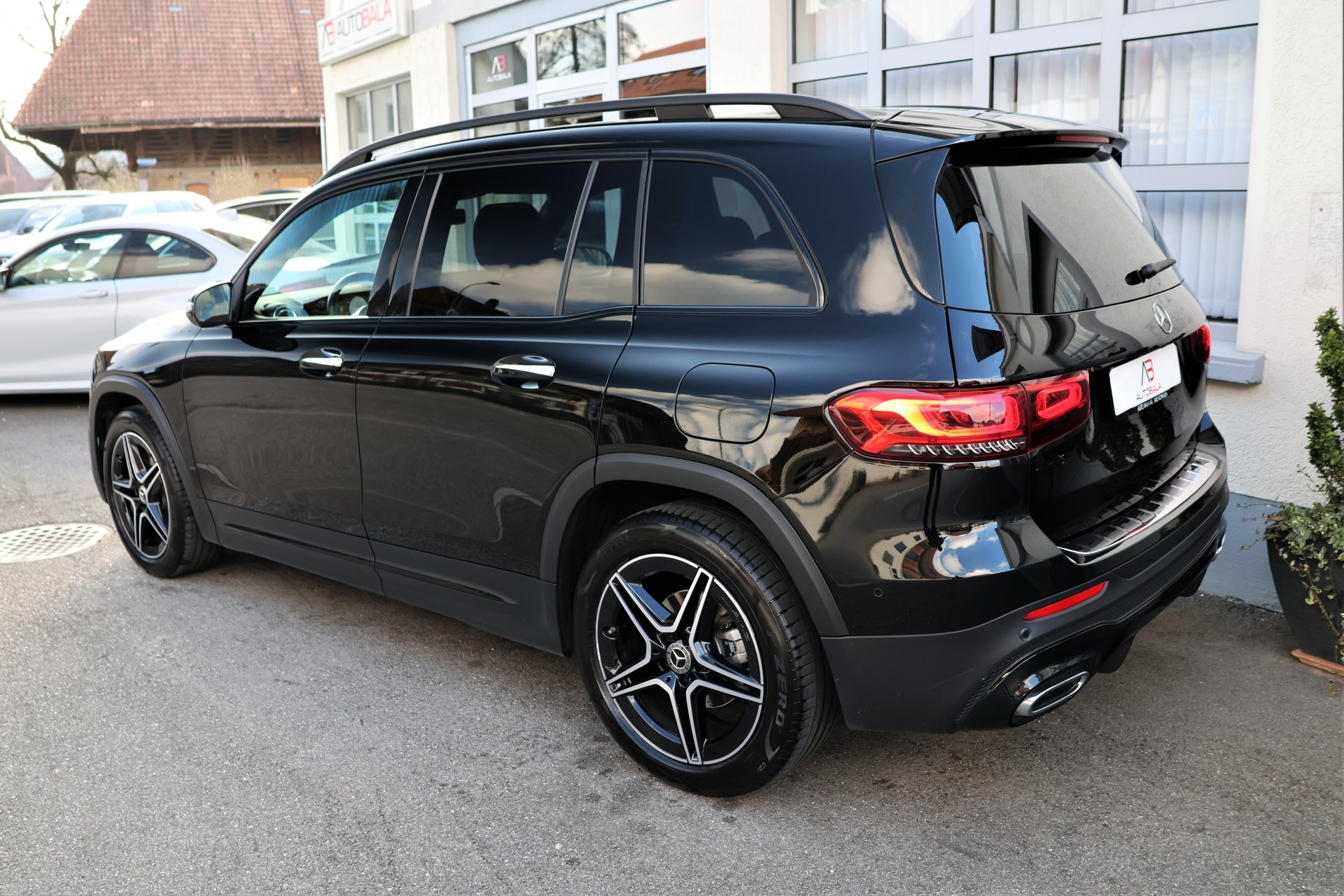 MERCEDES-BENZ GLB 200 4Matic AMG Line 8G-Tronic (CH) MSI+-image-5