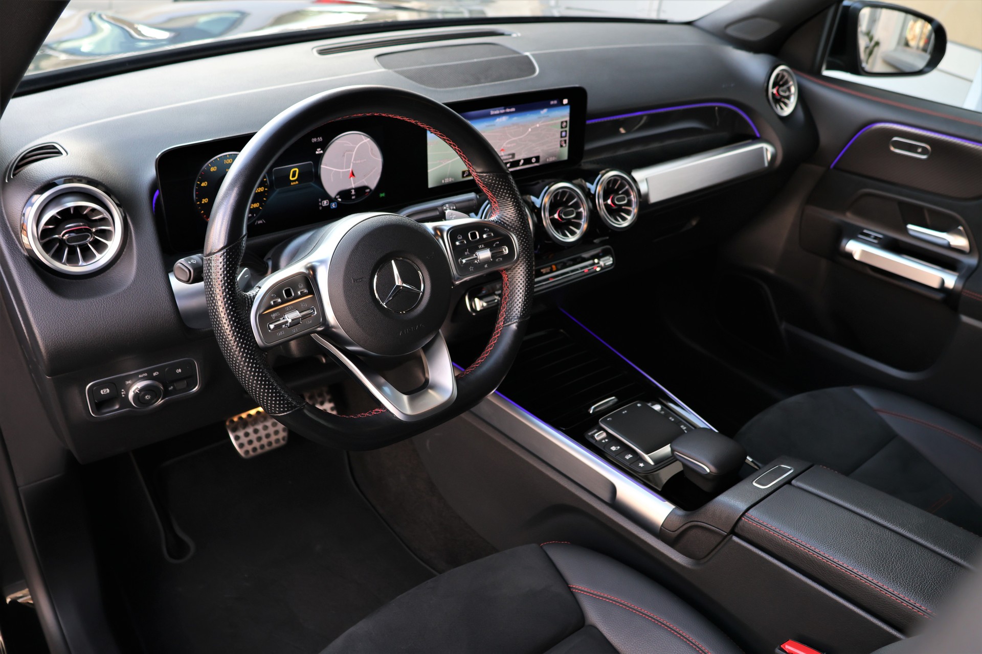 MERCEDES-BENZ GLB 200 4Matic AMG Line 8G-Tronic (CH) MSI+-image-8