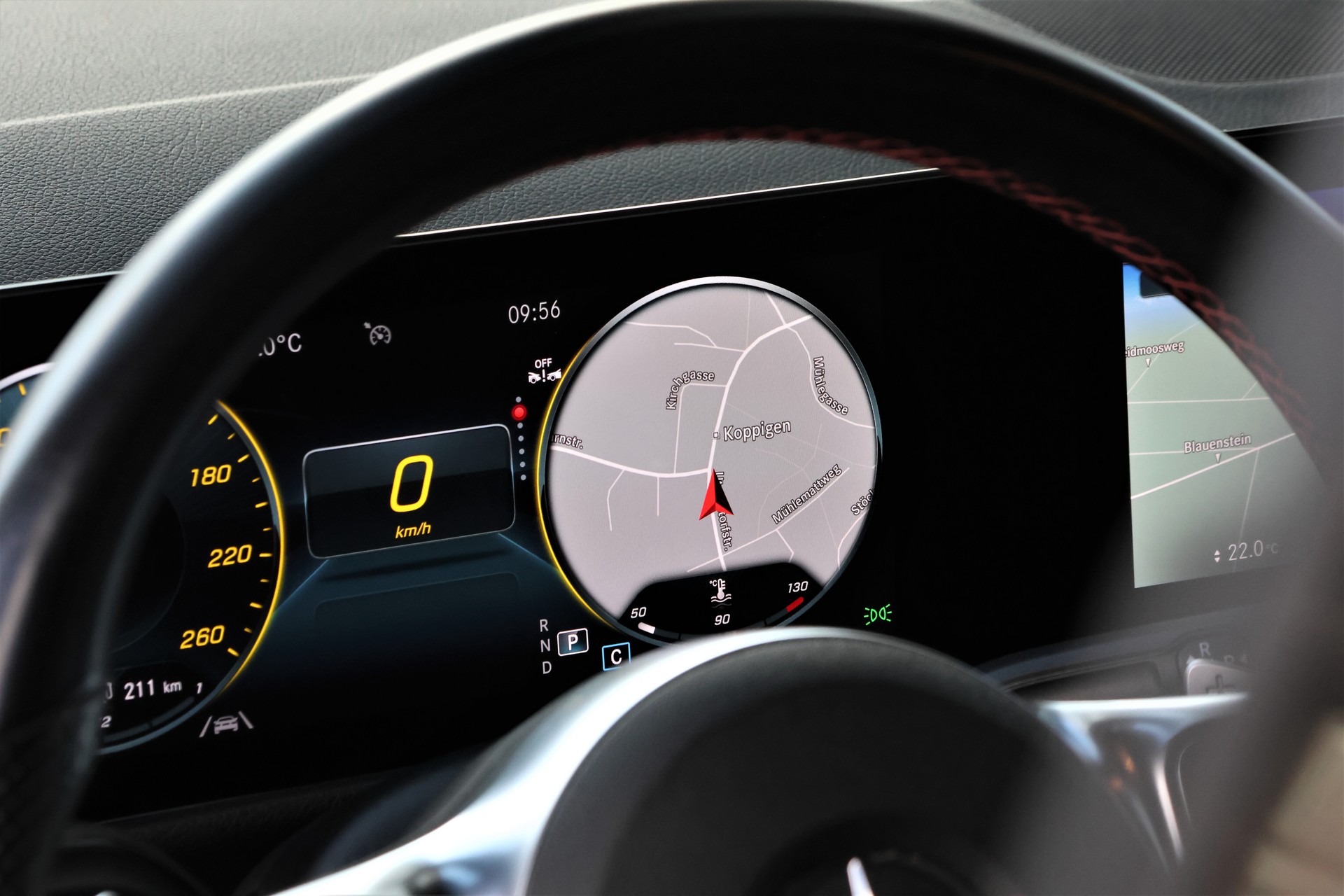 MERCEDES-BENZ GLB 200 4Matic AMG Line 8G-Tronic (CH) MSI+-image-10