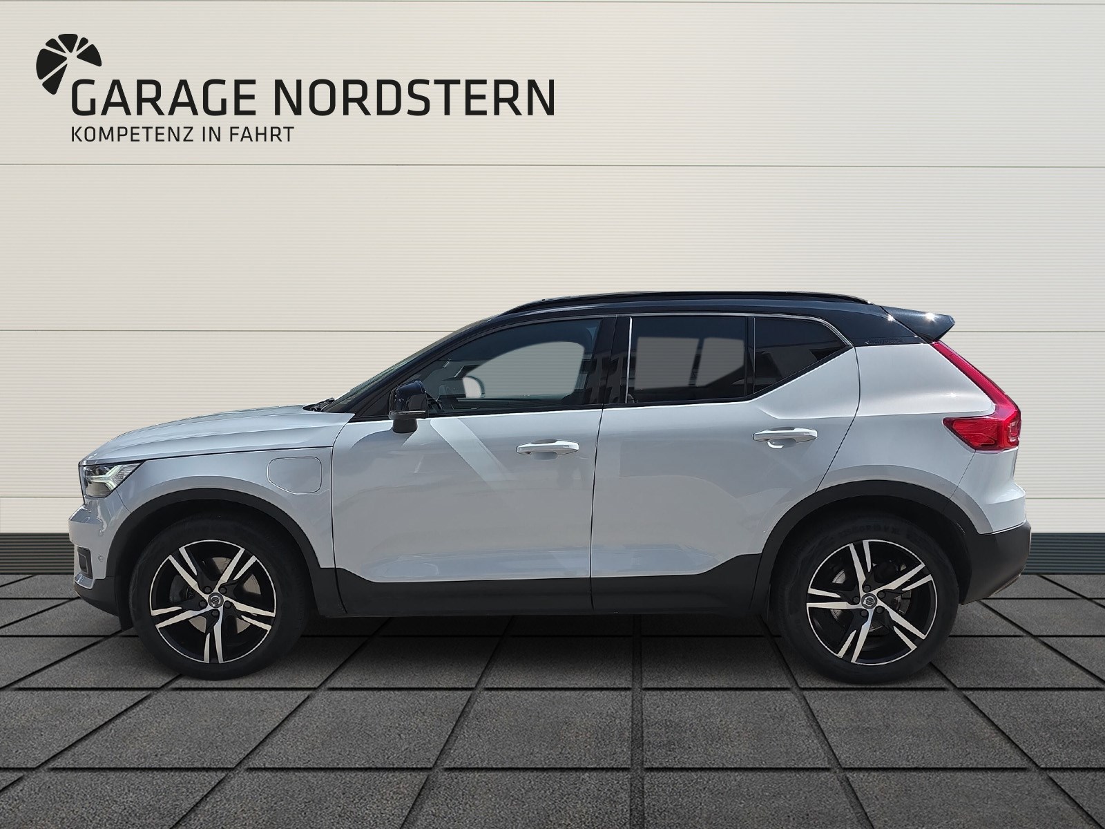 VOLVO XC40 1.5 T5 TE R-Design-showroom-element-1