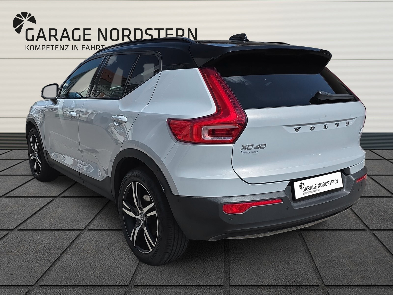 VOLVO XC40 1.5 T5 TE R-Design-showroom-element-2