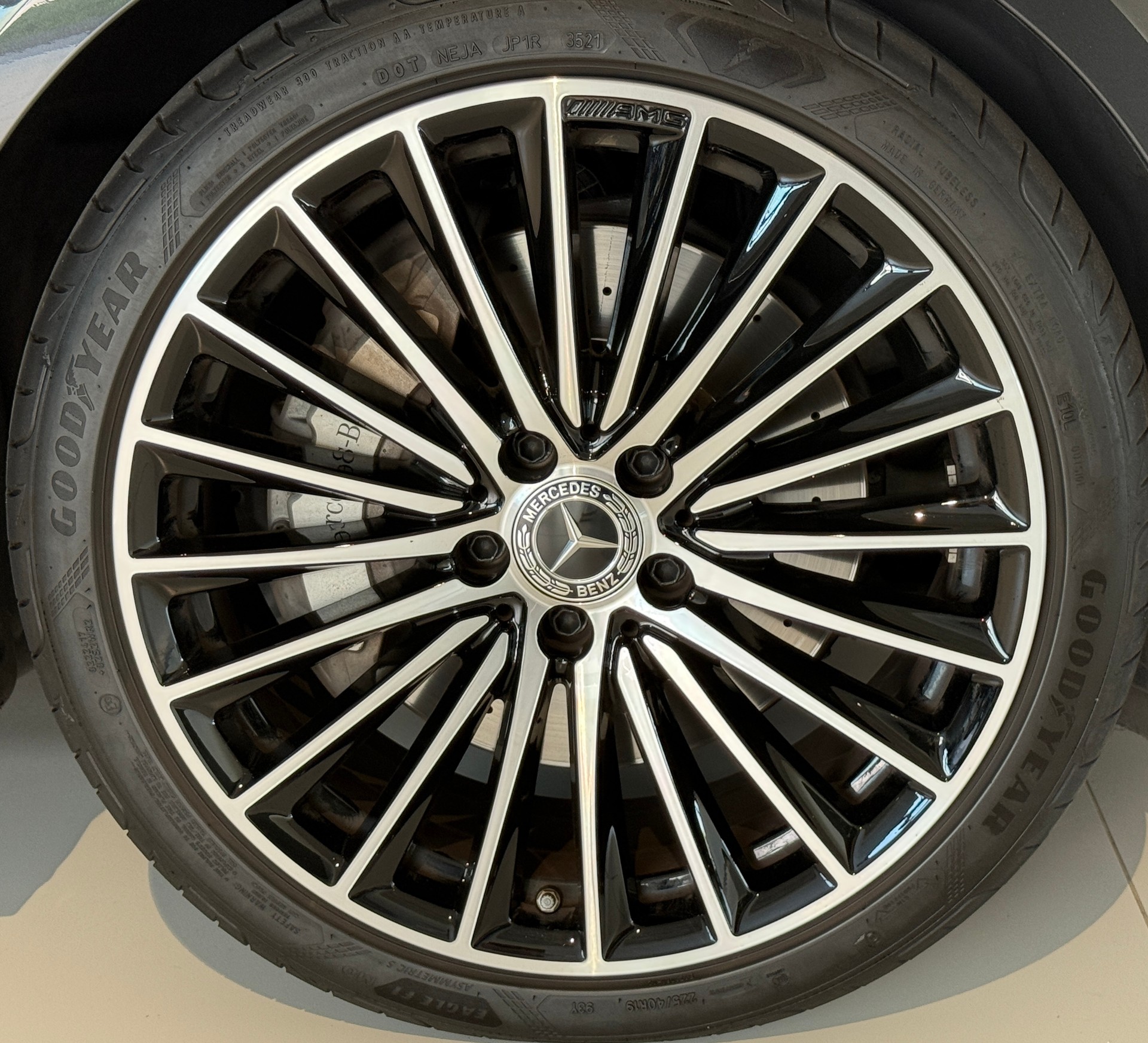 MERCEDES-BENZ C 220 d T ***4Matic***AMG Line***CH-Fz. mit Werksgarantie***-showroom-element-3