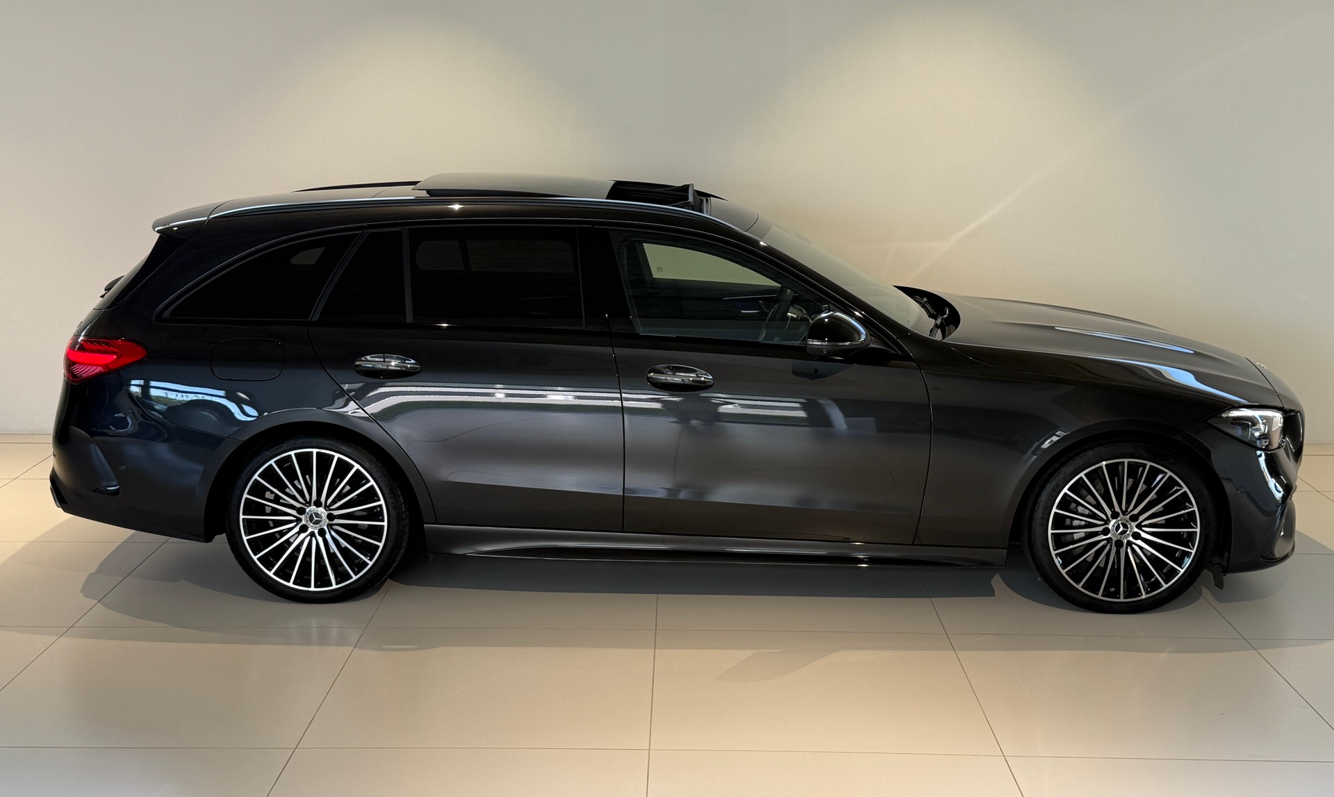 MERCEDES-BENZ C 220 d T ***4Matic***AMG Line***CH-Fz. mit Werksgarantie***-showroom-element-1