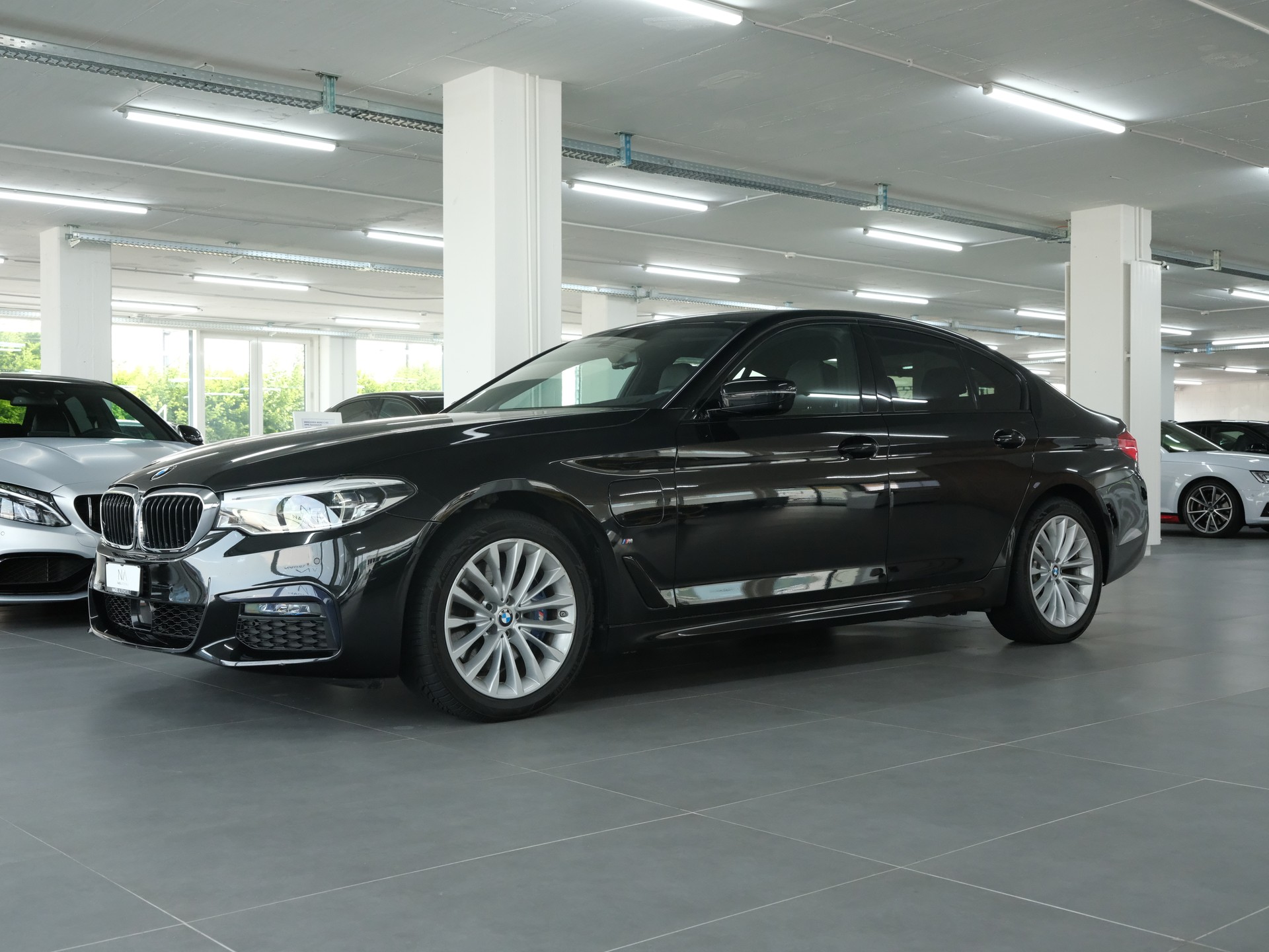 BMW 530e xDrive Steptronic • M-SPORTPAKET •-showroom-element-3