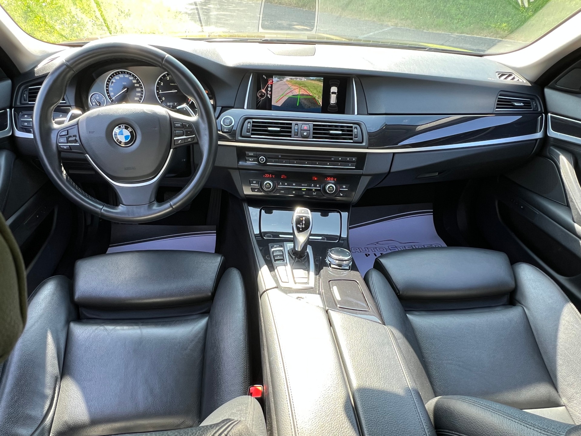 BMW 528i Touring xDrive Luxury Line Steptronic. TOP ZUSTAND. SAUBER UND GEPFLEGT. VIEL ZUBEHÖR !! PREIS 14`900.--showroom-element-3