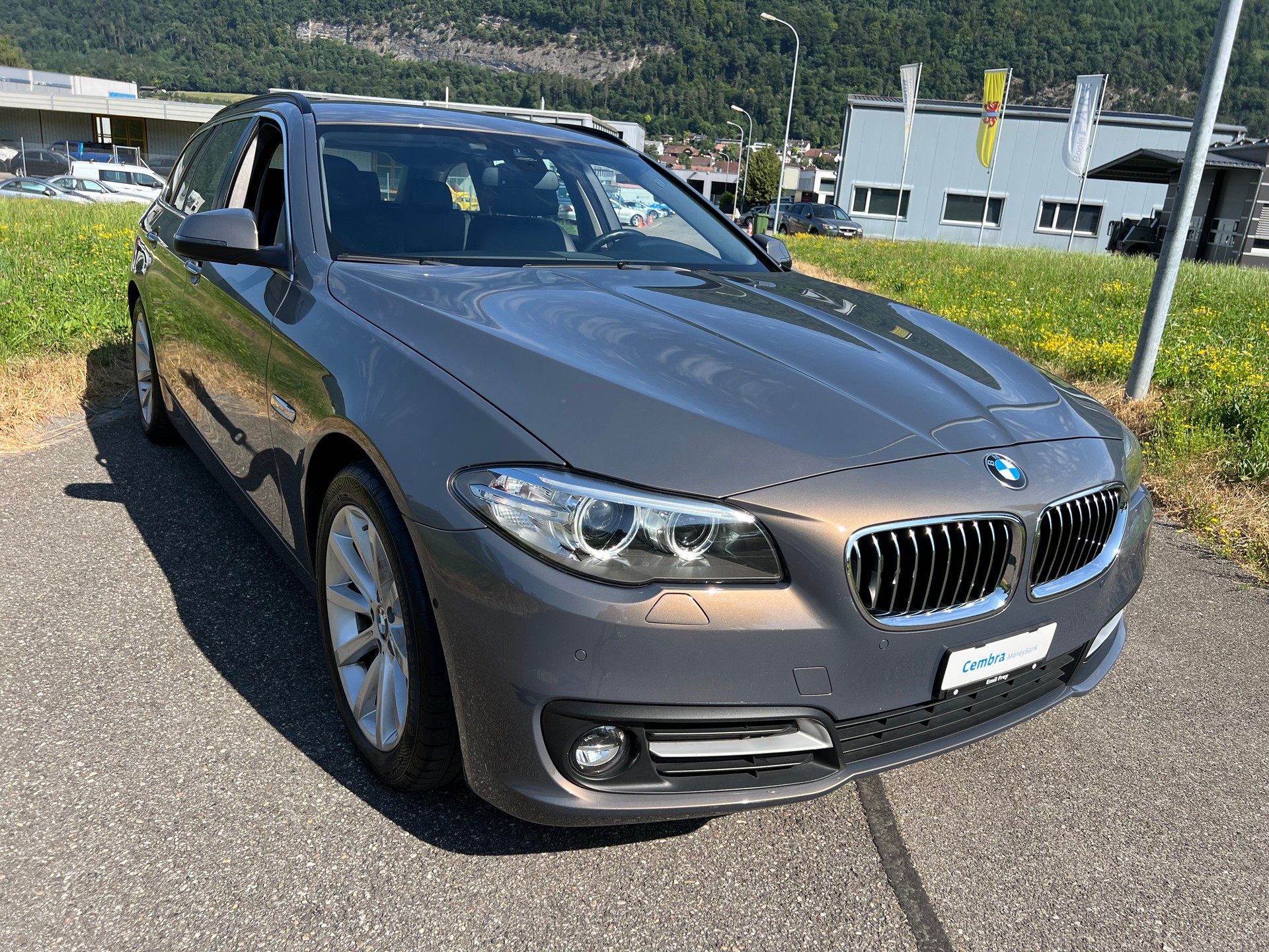 BMW 528i Touring xDrive Luxury Line Steptronic. TOP ZUSTAND. SAUBER UND GEPFLEGT. VIEL ZUBEHÖR !! PREIS 14`900.-