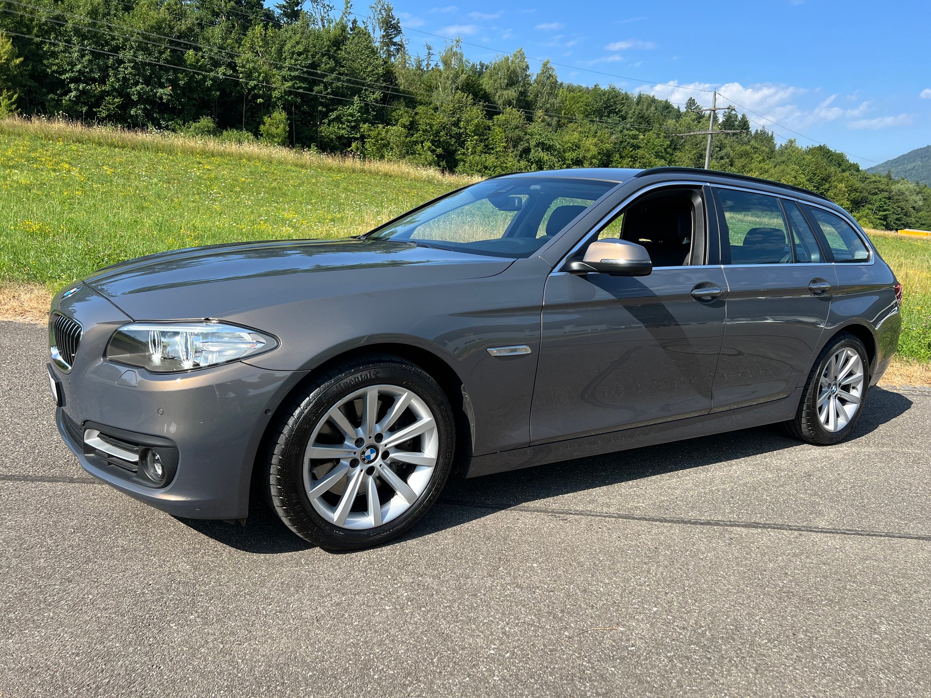 BMW 528i Touring xDrive Luxury Line Steptronic. TOP ZUSTAND. SAUBER UND GEPFLEGT. VIEL ZUBEHÖR !! PREIS 14`900.--showroom-element-2