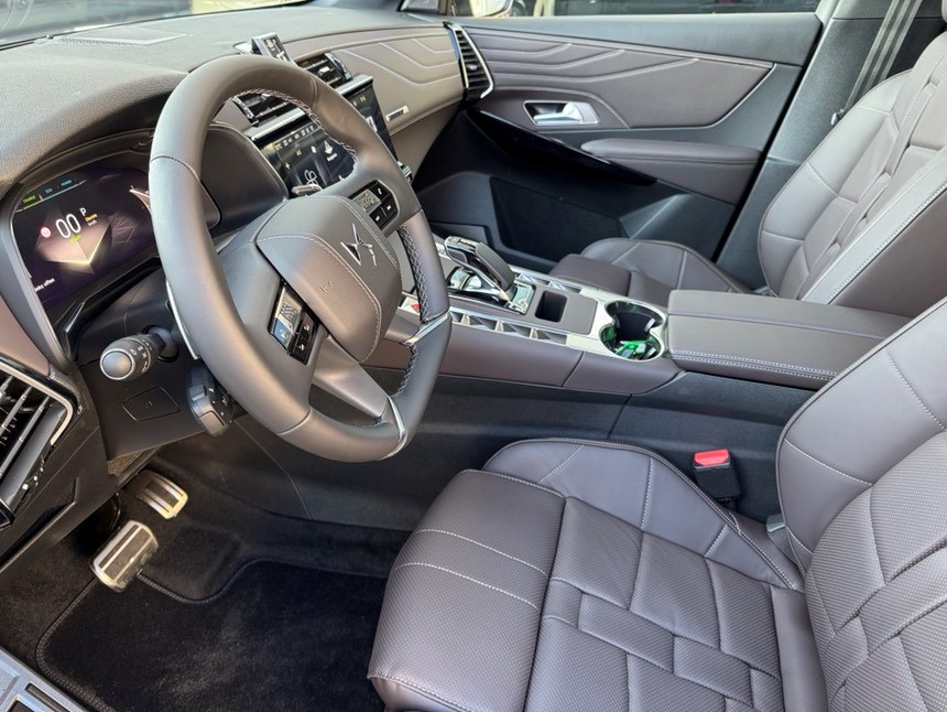DS AUTOMOBILES DS 7 E-Tense 300 4x4 Saint-Exupery-showroom-element-2