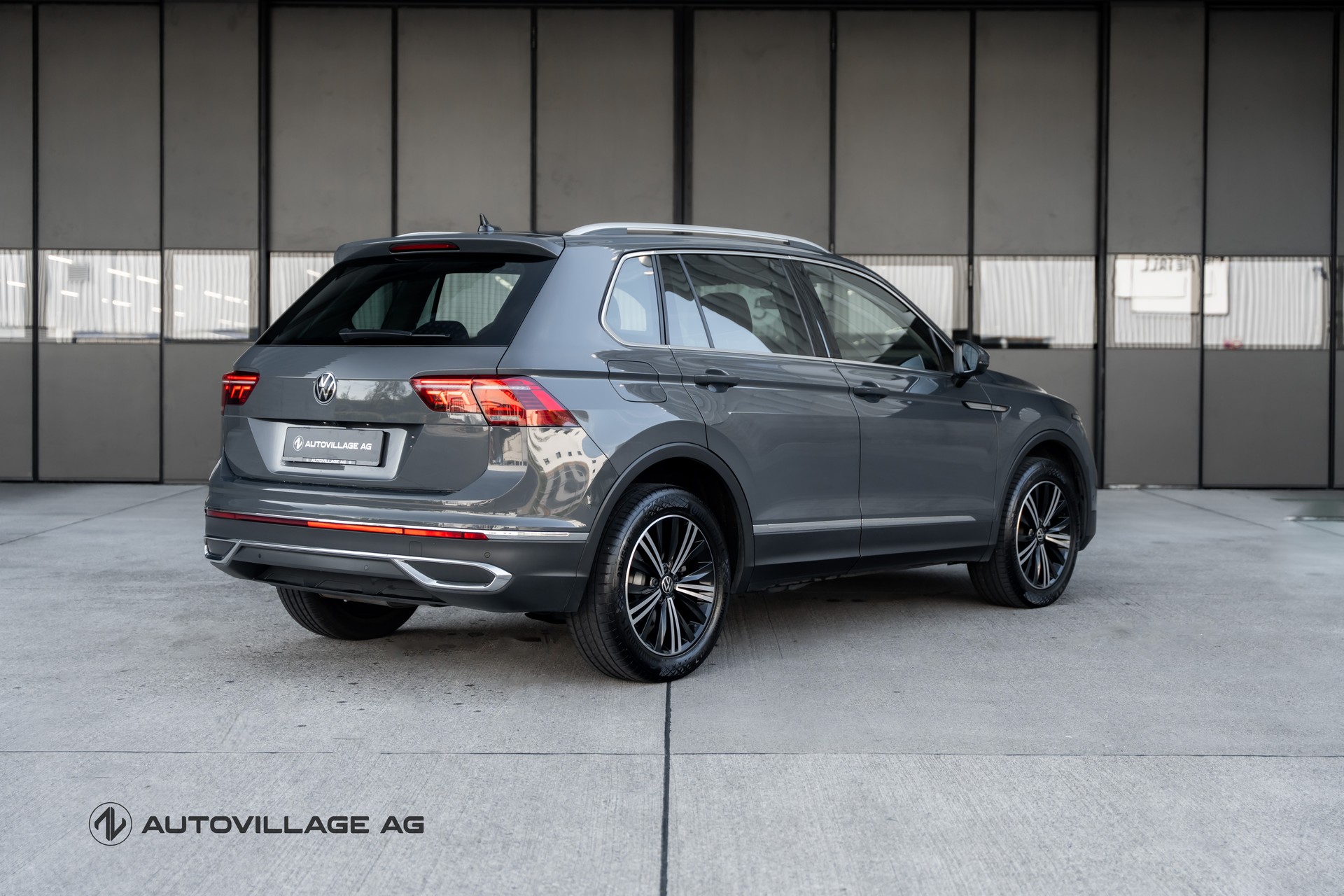 VW Tiguan 2.0 TDI SCR Elegance 4Motion DSG CH-Fz-showroom-element-1