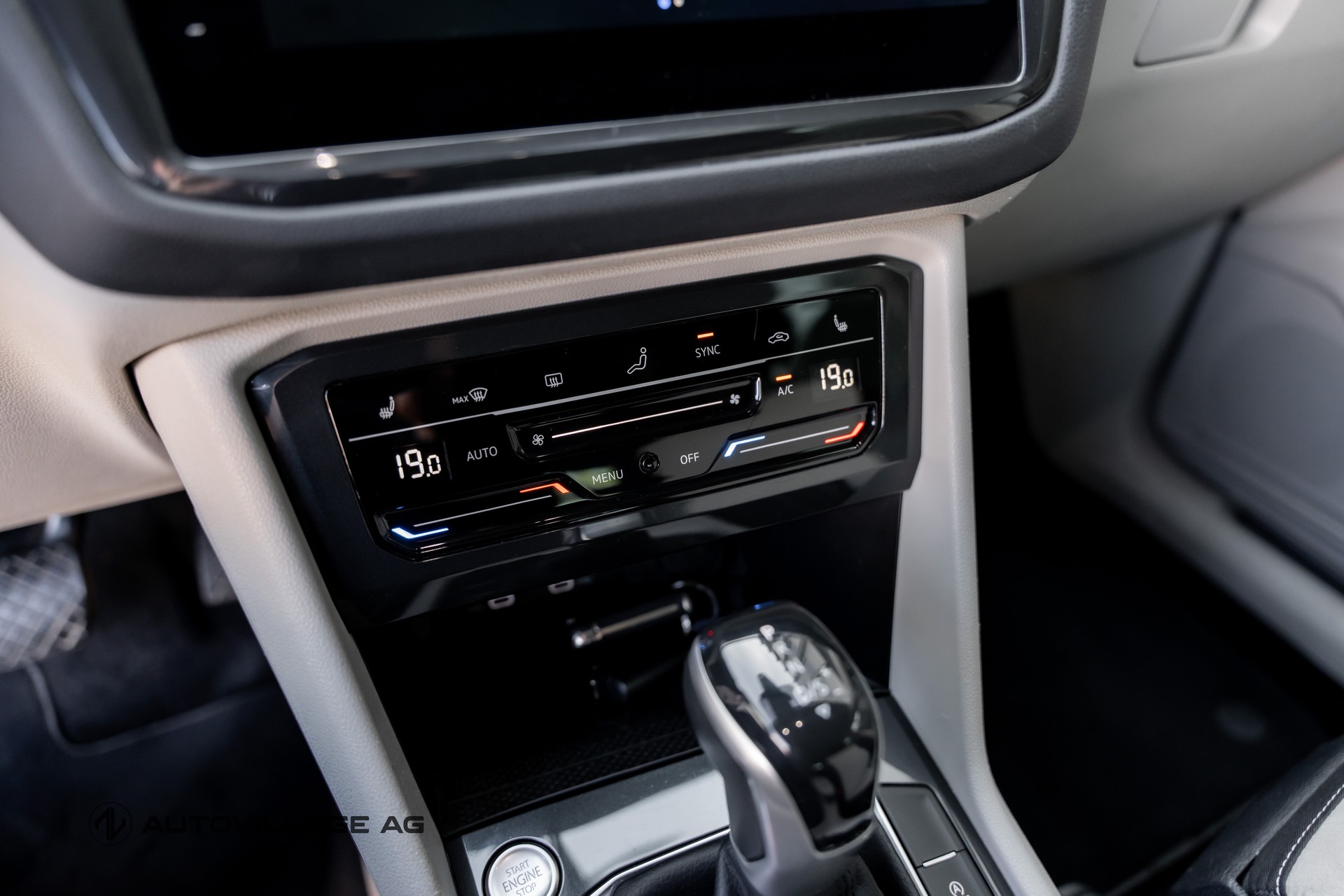 VW Tiguan 2.0 TDI SCR Elegance 4Motion DSG CH-Fz-image-13