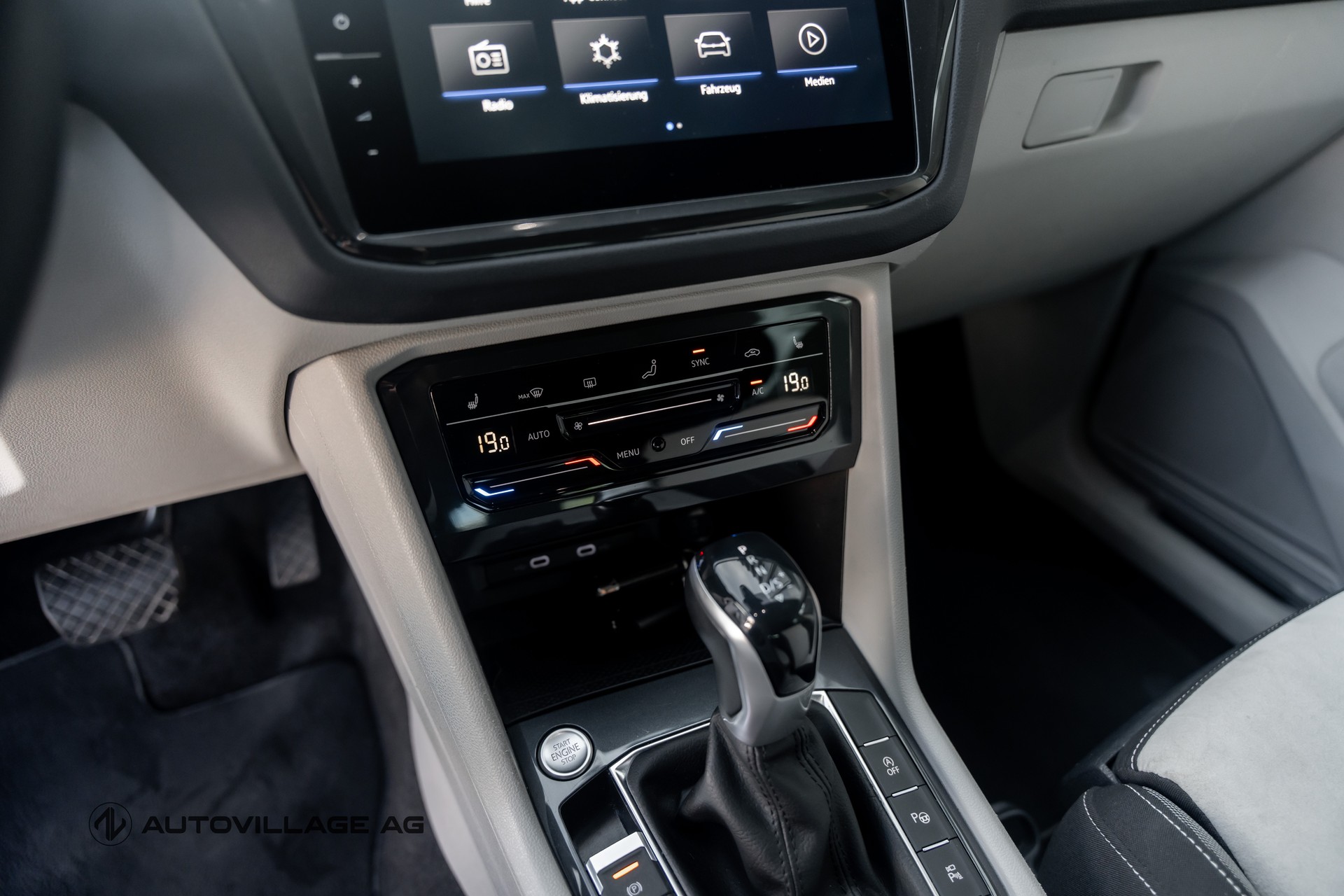 VW Tiguan 2.0 TDI SCR Elegance 4Motion DSG CH-Fz-image-12