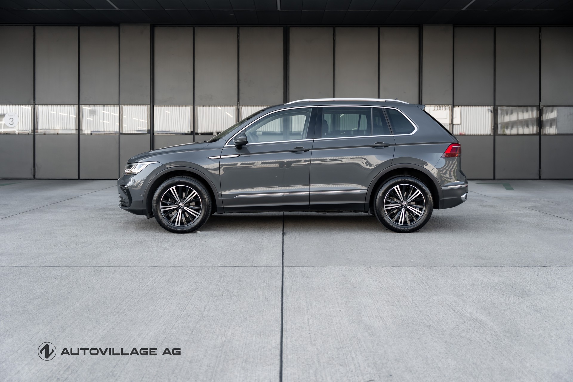 VW Tiguan 2.0 TDI SCR Elegance 4Motion DSG CH-Fz-showroom-element-2