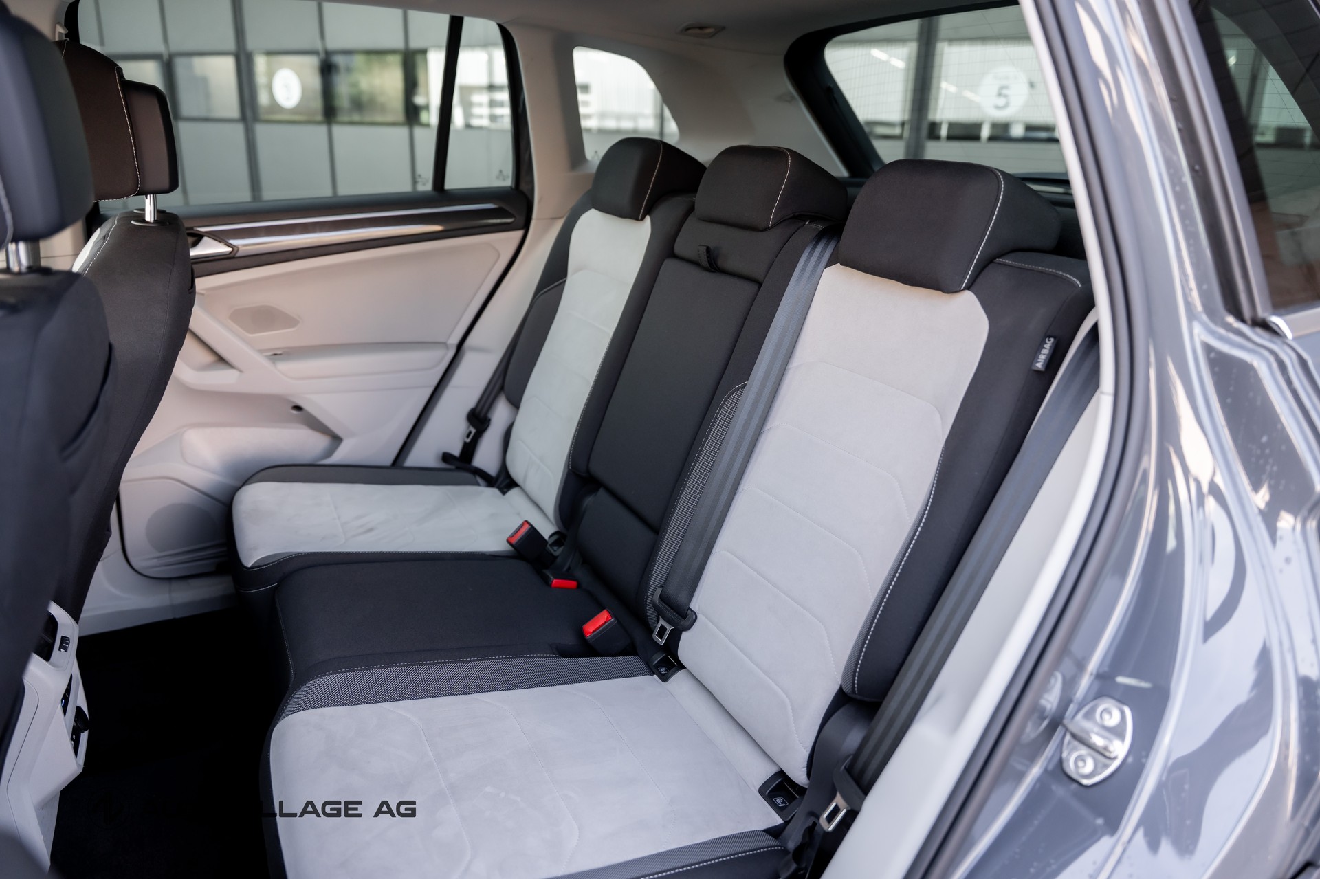 VW Tiguan 2.0 TDI SCR Elegance 4Motion DSG CH-Fz-image-10