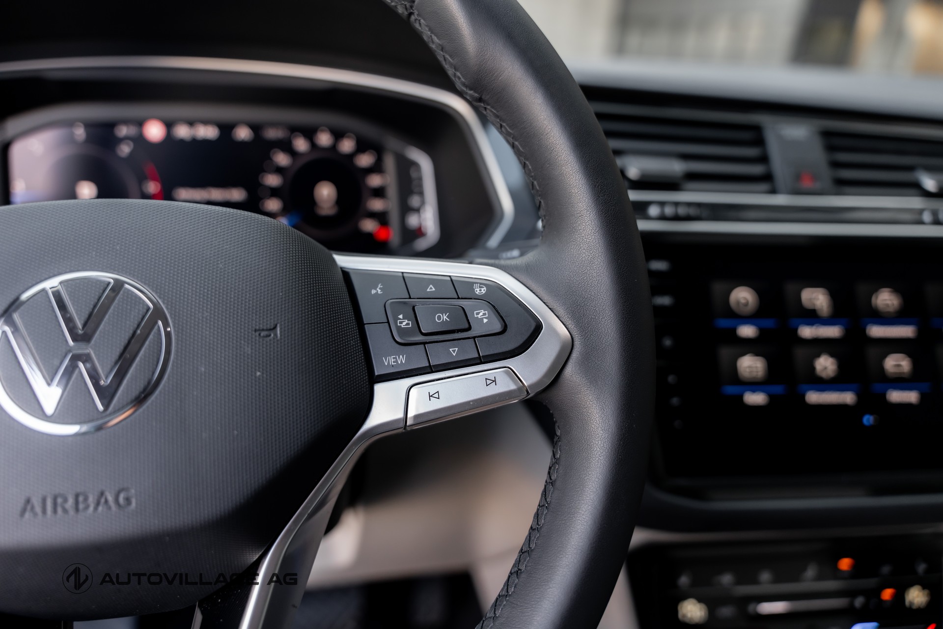 VW Tiguan 2.0 TDI SCR Elegance 4Motion DSG CH-Fz-image-19