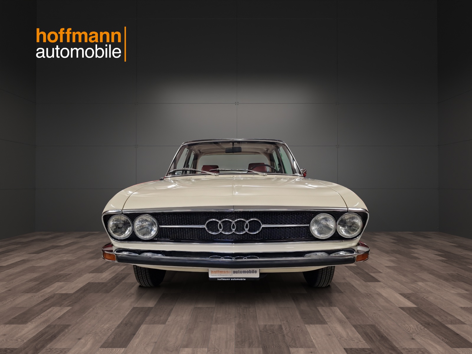 AUDI 100-showroom-element-1