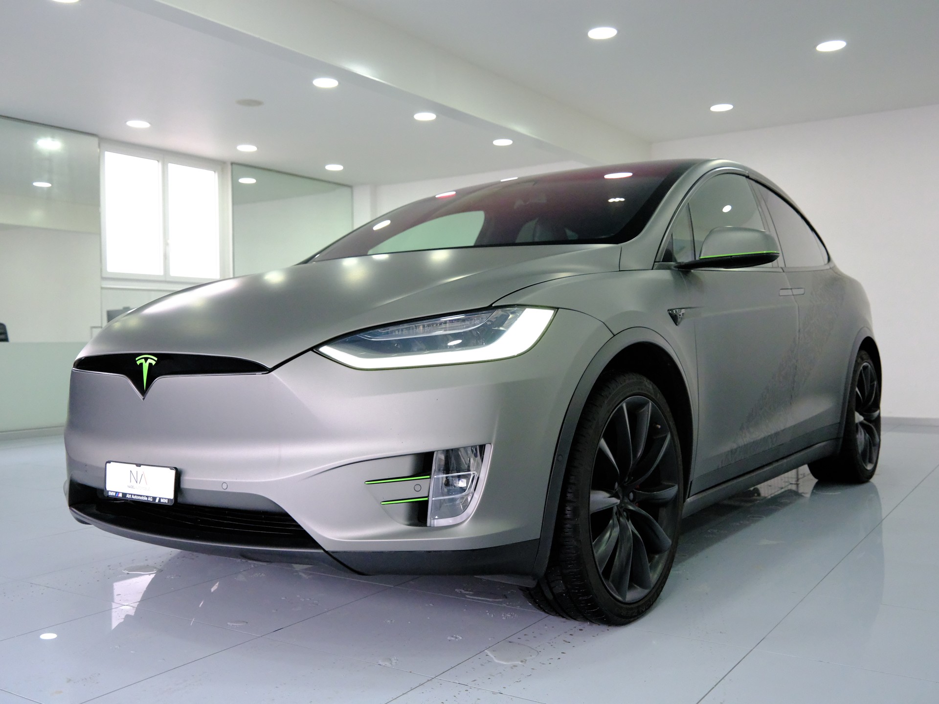 TESLA Model X Performance-showroom-element-3