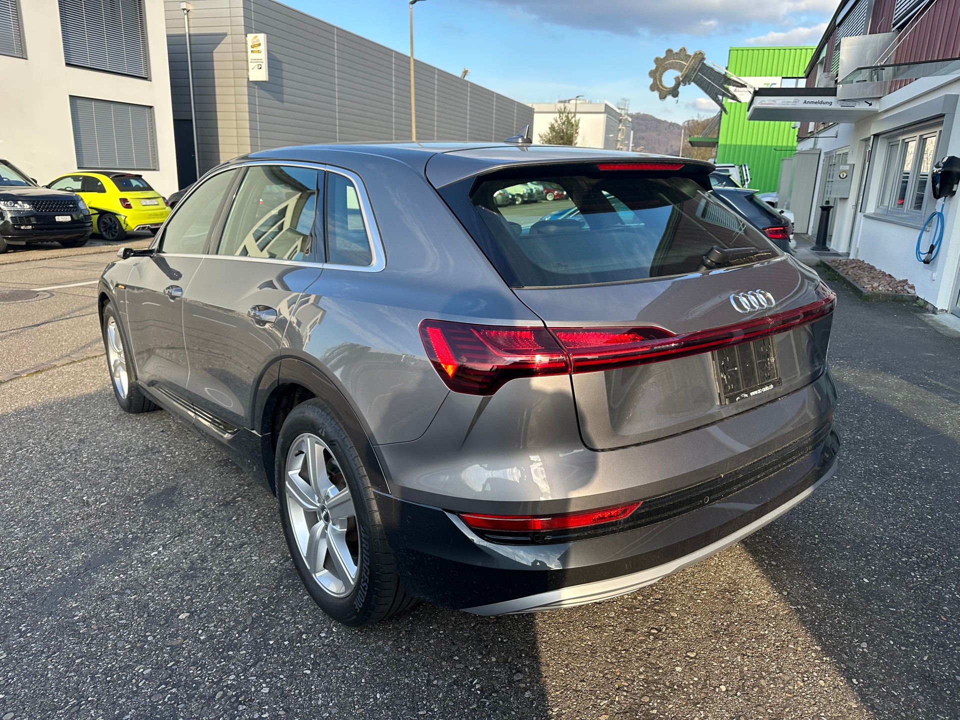 AUDI e-tron 50 quattro-showroom-element-2