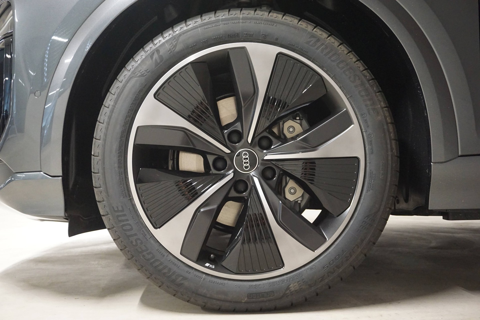 AUDI Q6 e-tron quattro-image-14